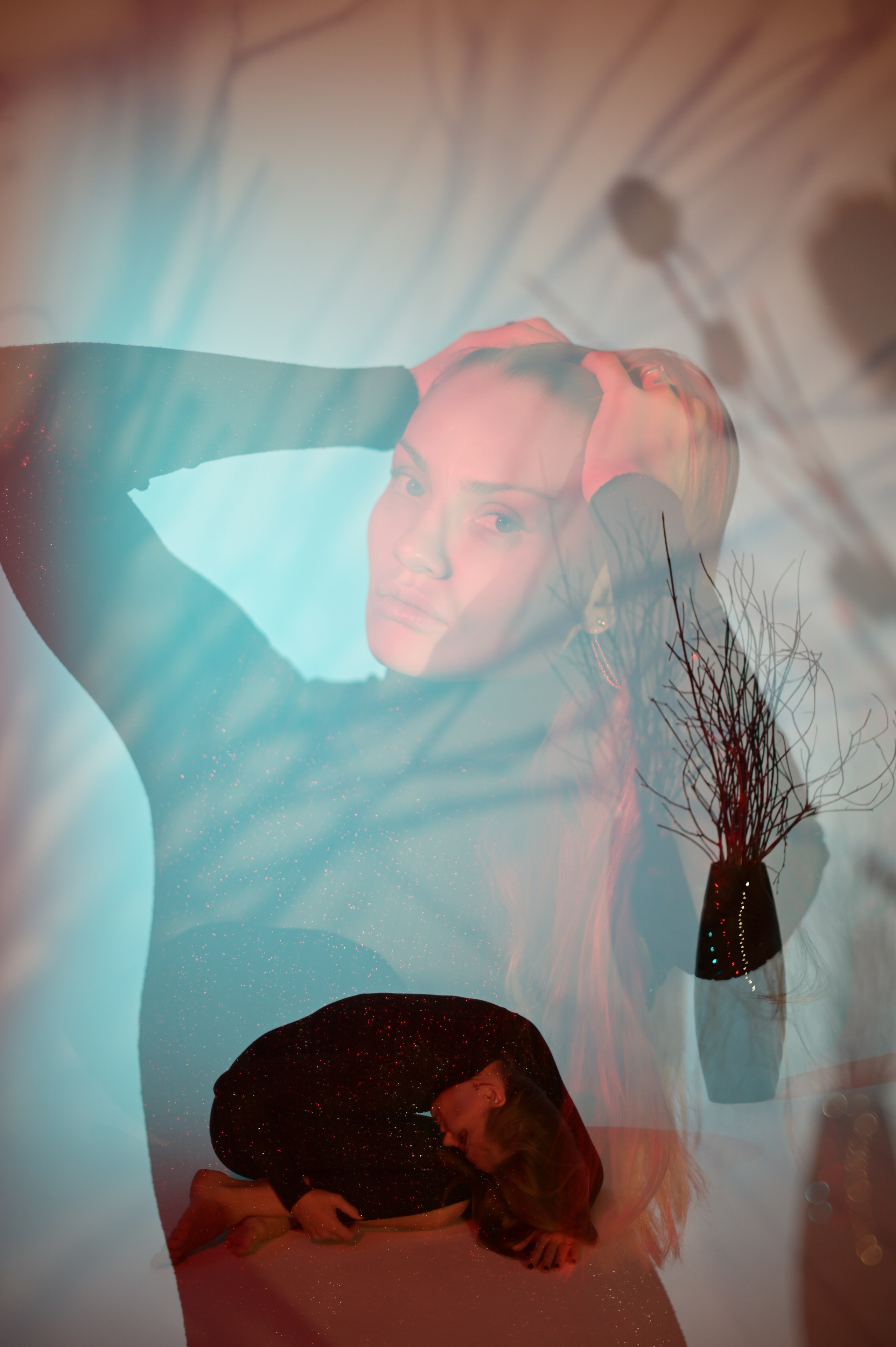 Фото проект "Внутри". Был представлен на выставке в Дортмунде Германия январь 2025 года. Спортивный фотограф в Москве Фадеева Ирина. Соревнования, турниры, чемпионаты по танцам. отчетные концерты, съемка под водой