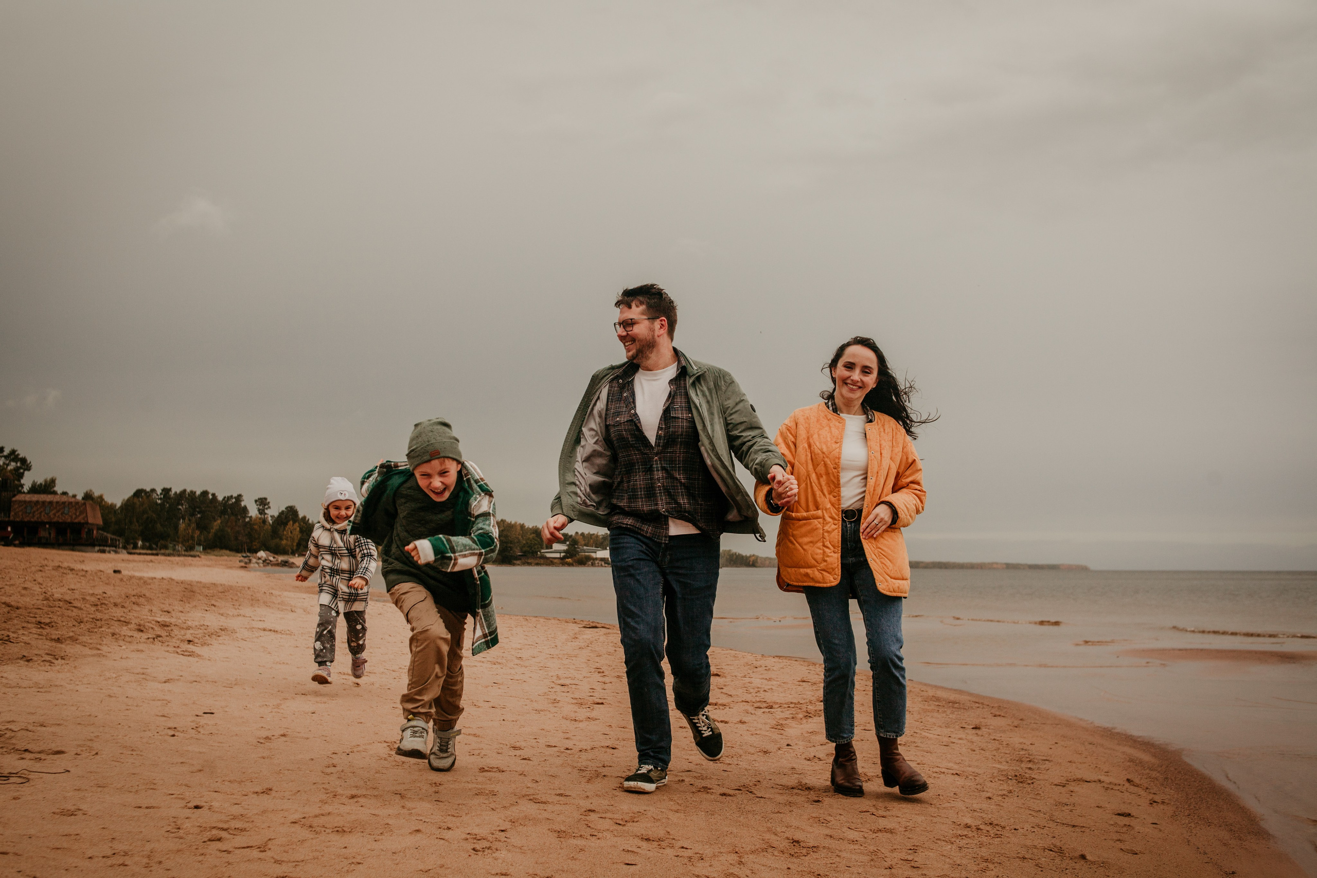 Семейное утро на Ладоге — Фотосессия на природе. Семейный фотограф во Всеволожске и Санкт-Петербурге Юлия Капустина