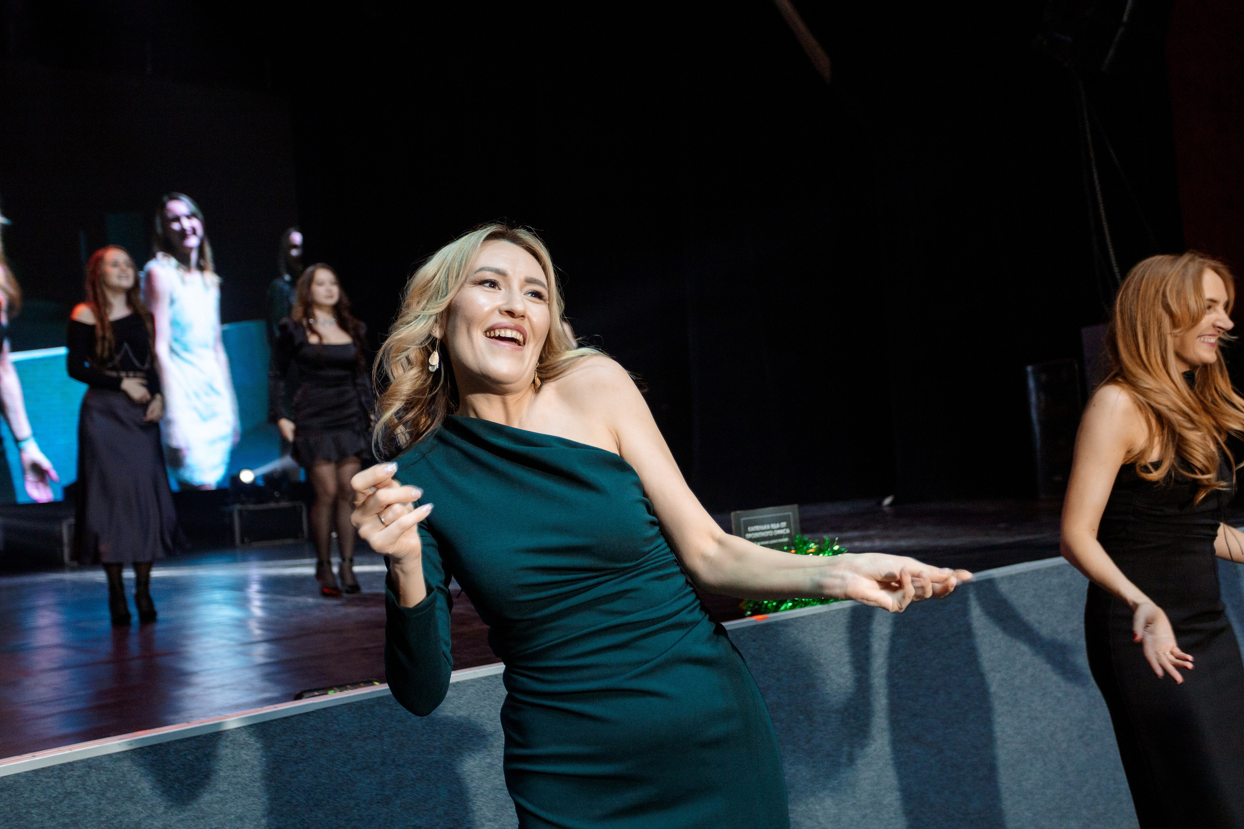 РЕПОРТАЖ: НОВЫЙ ГОД В ДК МЕТАЛЛУРГ. Профессиональный фотограф в Ижевске Леша Петров