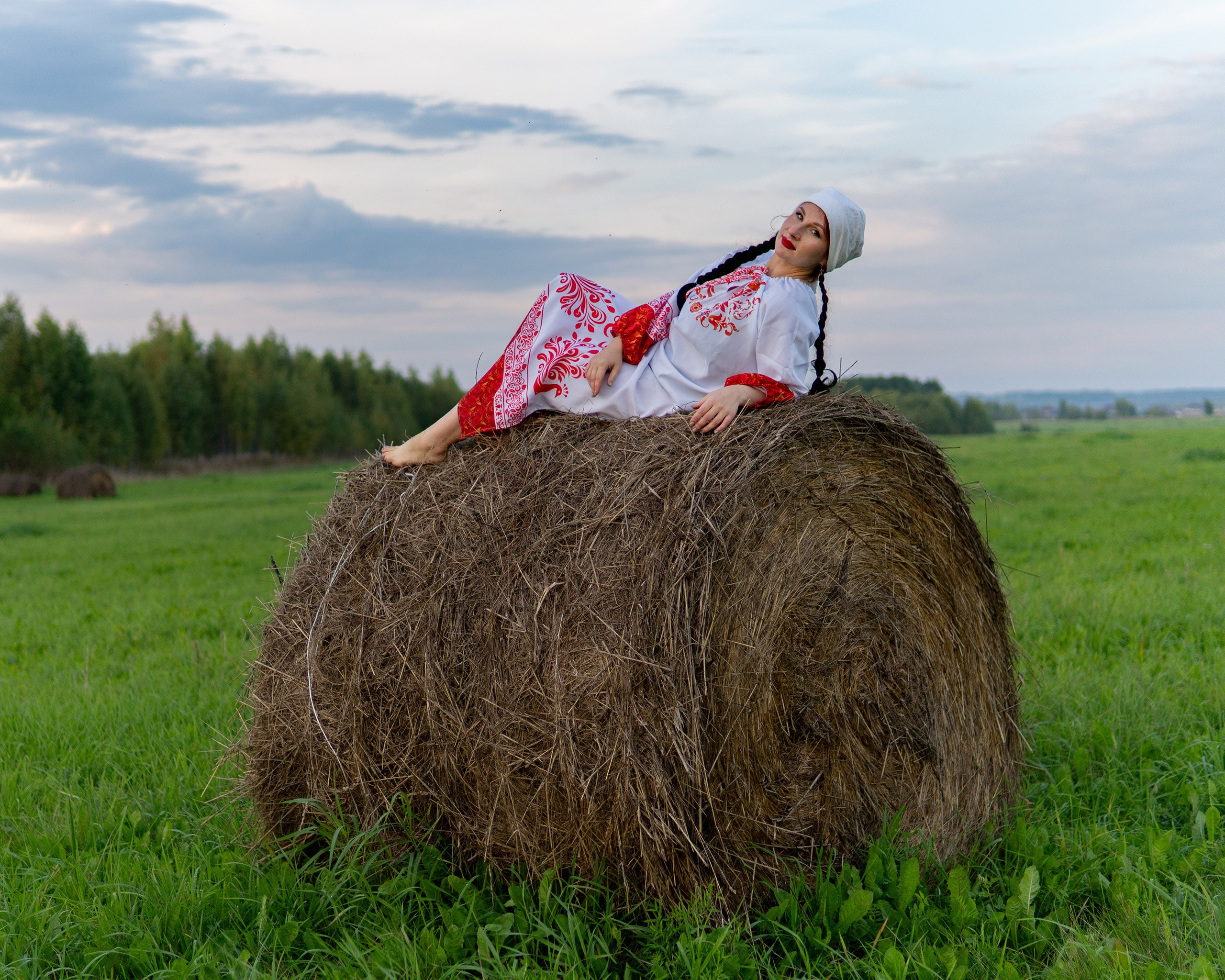 Тематическая \ Творческая \ Фотосъёмка в славянском наряде: Татьяна — гармония традиций и природы. Hannanovmoments