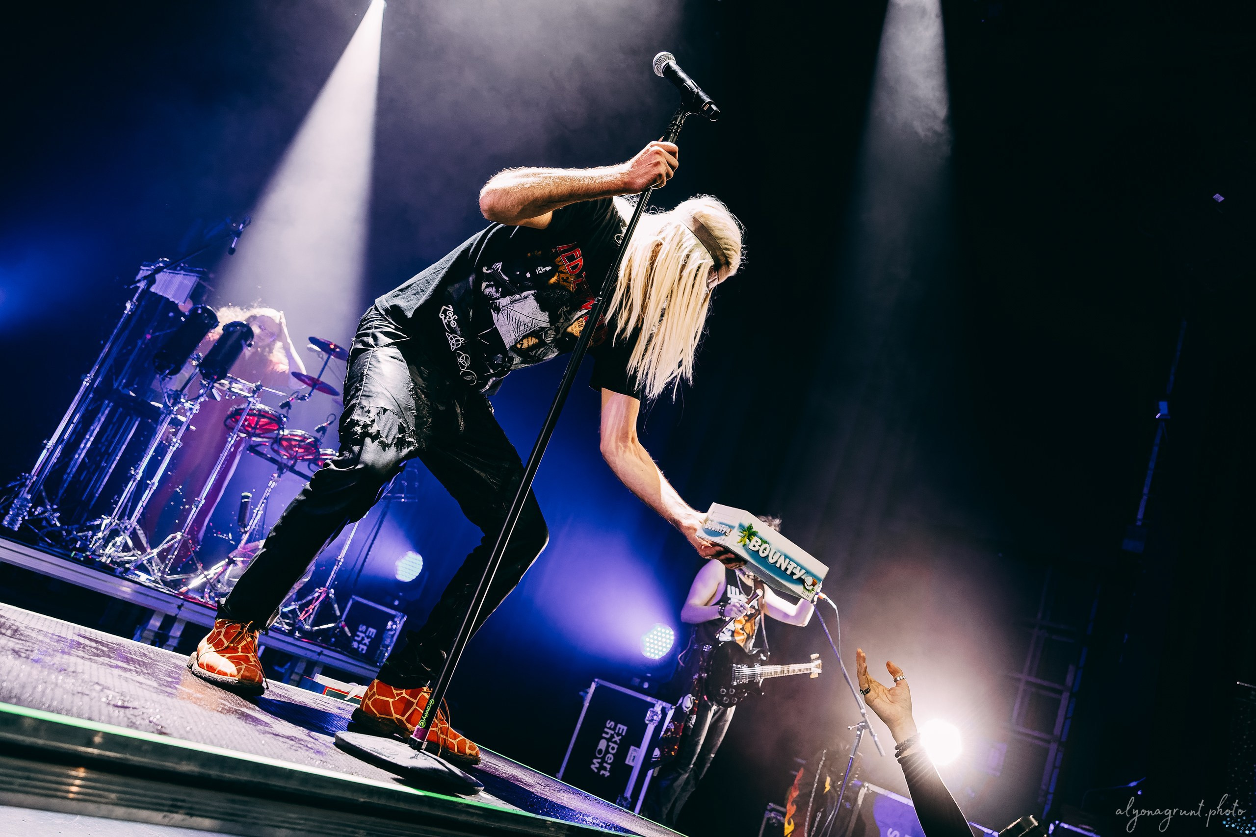 Багровый Фантомас, фоторепортаж, СПб, BASE, 14.12.2025. Алена Адрианова: фотограф в Санкт-Петербурге