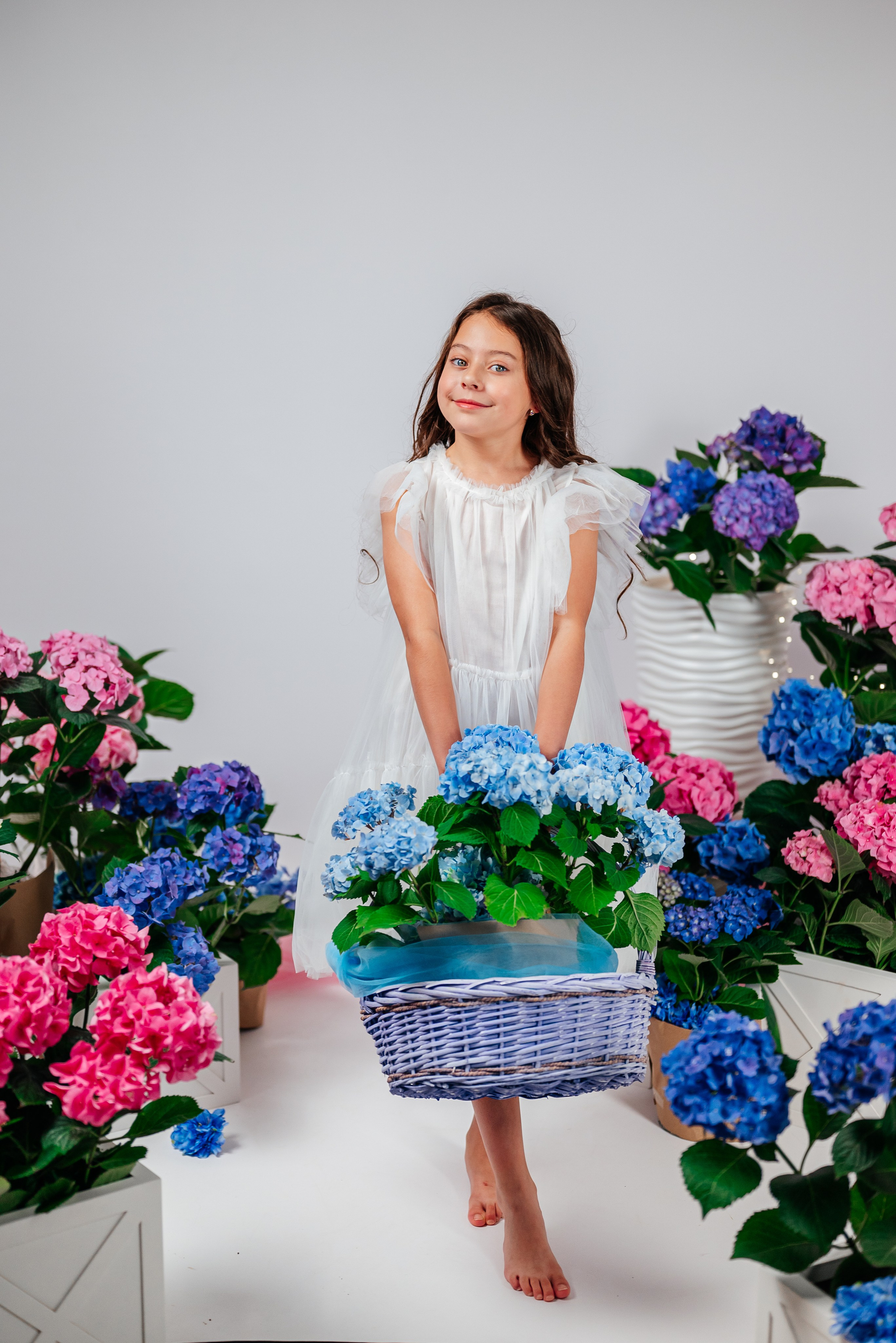 Вероника и гортензии. Семейный фотограф в Краснодаре