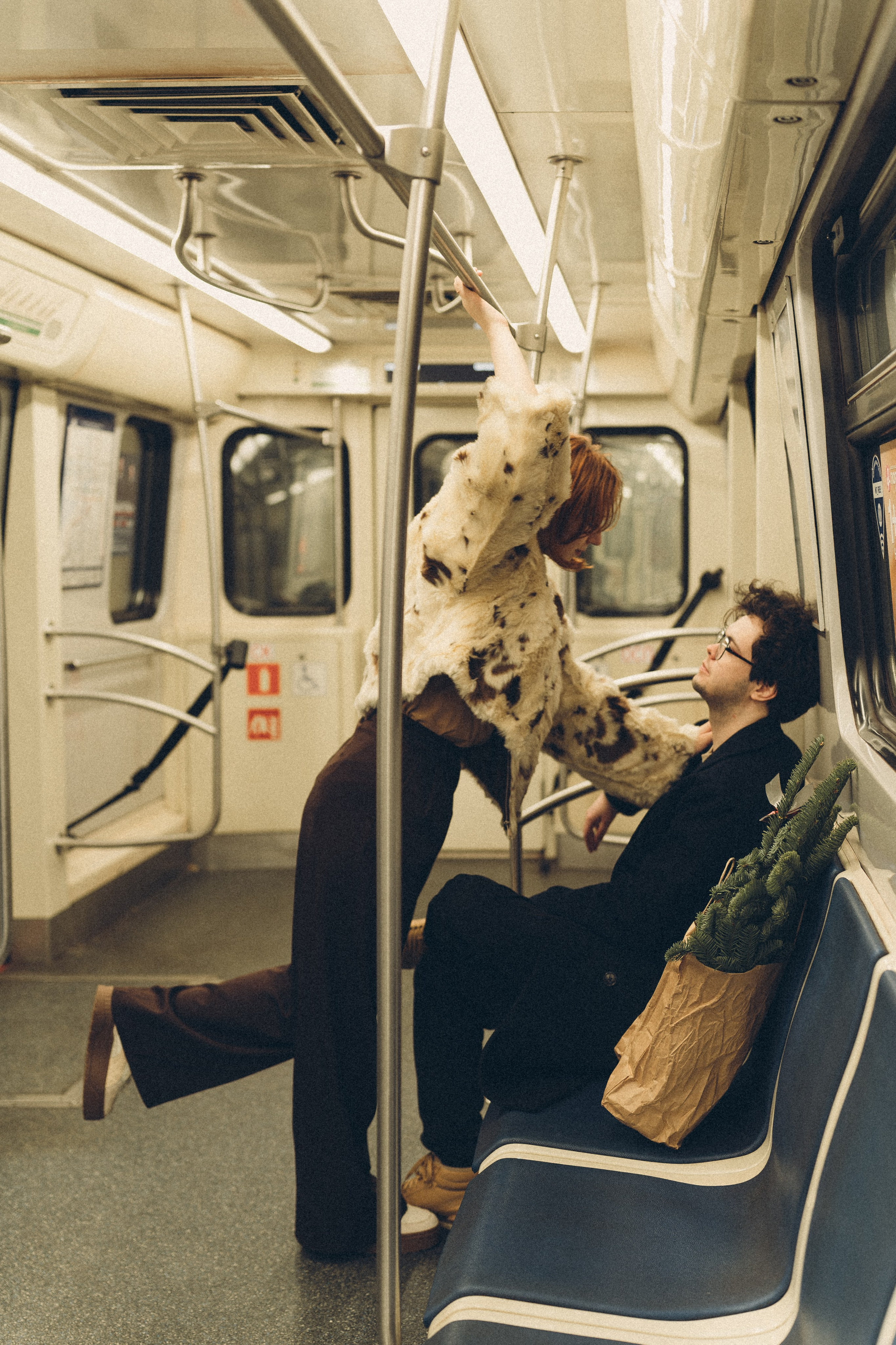 НОВОГОДНЯЯ ФОТОСЕСИИЯ ПАРЫ В МЕТРО ЛЮБОВЬ. Профессиональный фотограф, Санкт-Петербург — Виктория Богомолова