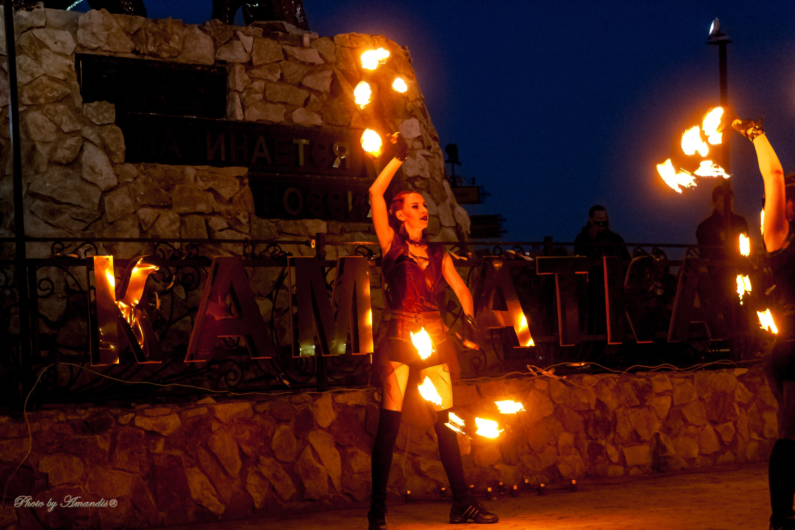 Огненное шоу у памятника «Здесь начинается Россия». Камчатка. Май 2017. Репортажная съемка в Москве и области. Анималистика