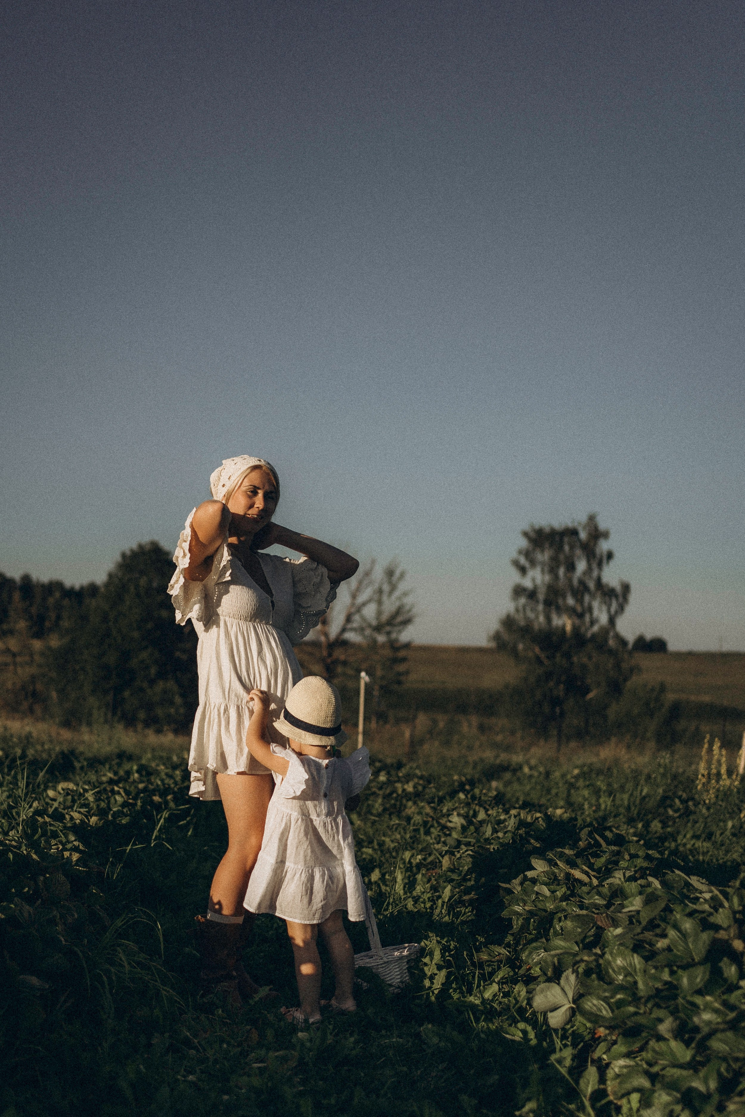 Алина и Оливия съемка на природе. Семейный фотограф в Калуге Ирина Алдохина