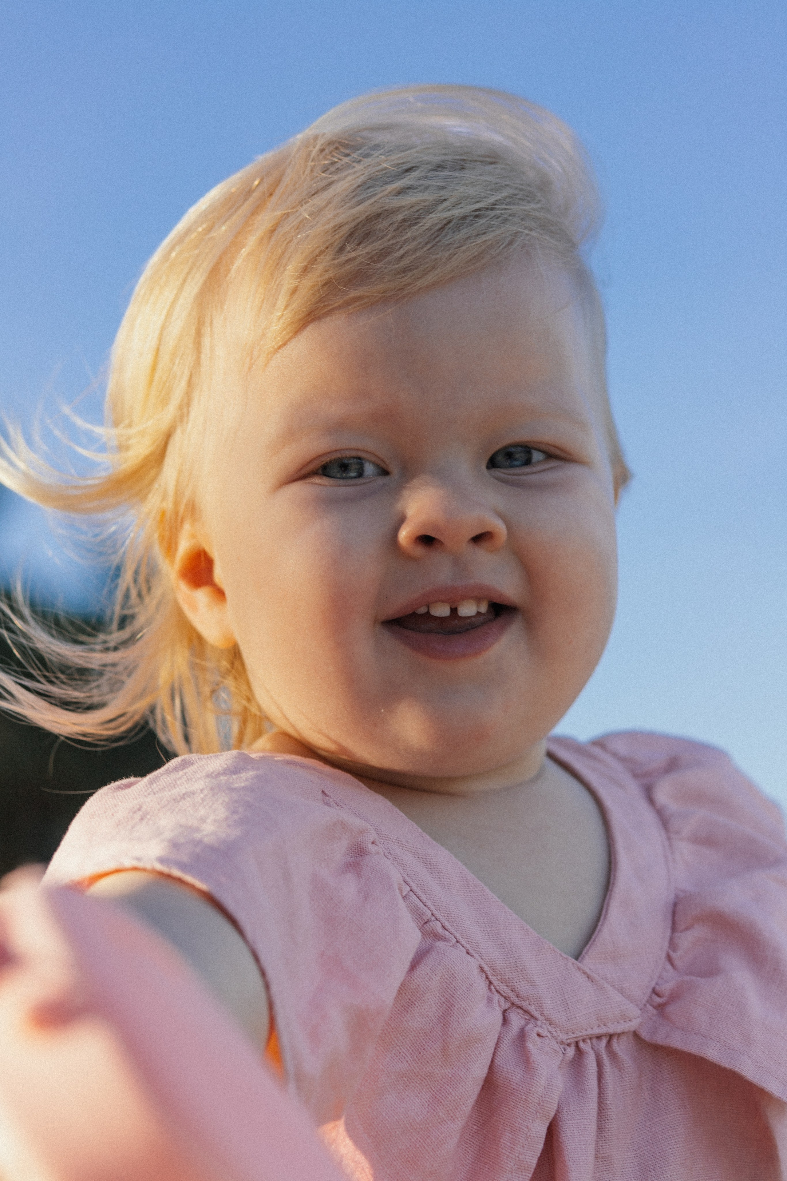 Вика и Влад с Соней на пляже. Главная