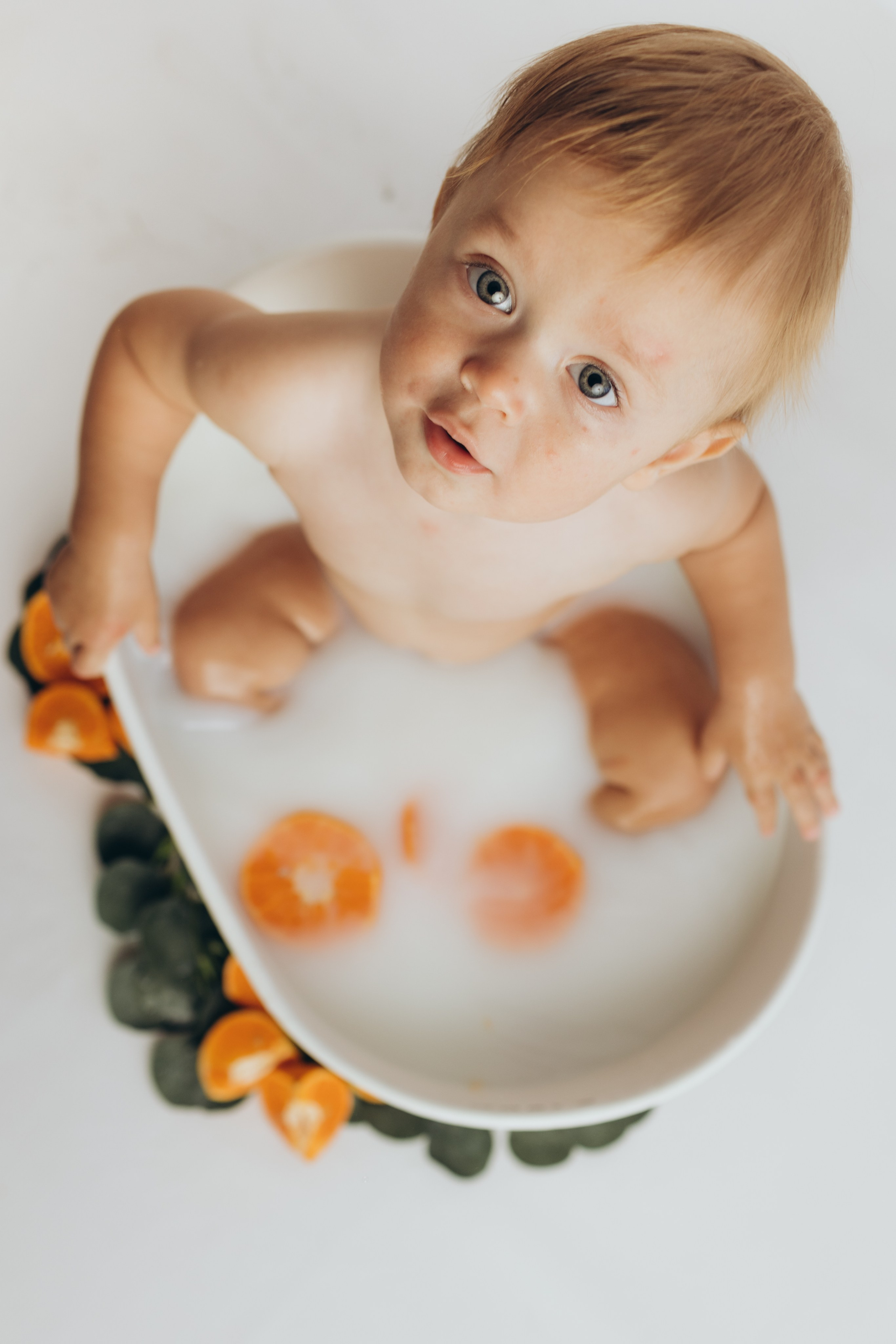 Фотосессия Первый Годик в Твери. Фотостудия для новорожденных и малышей в Твери — На ручки