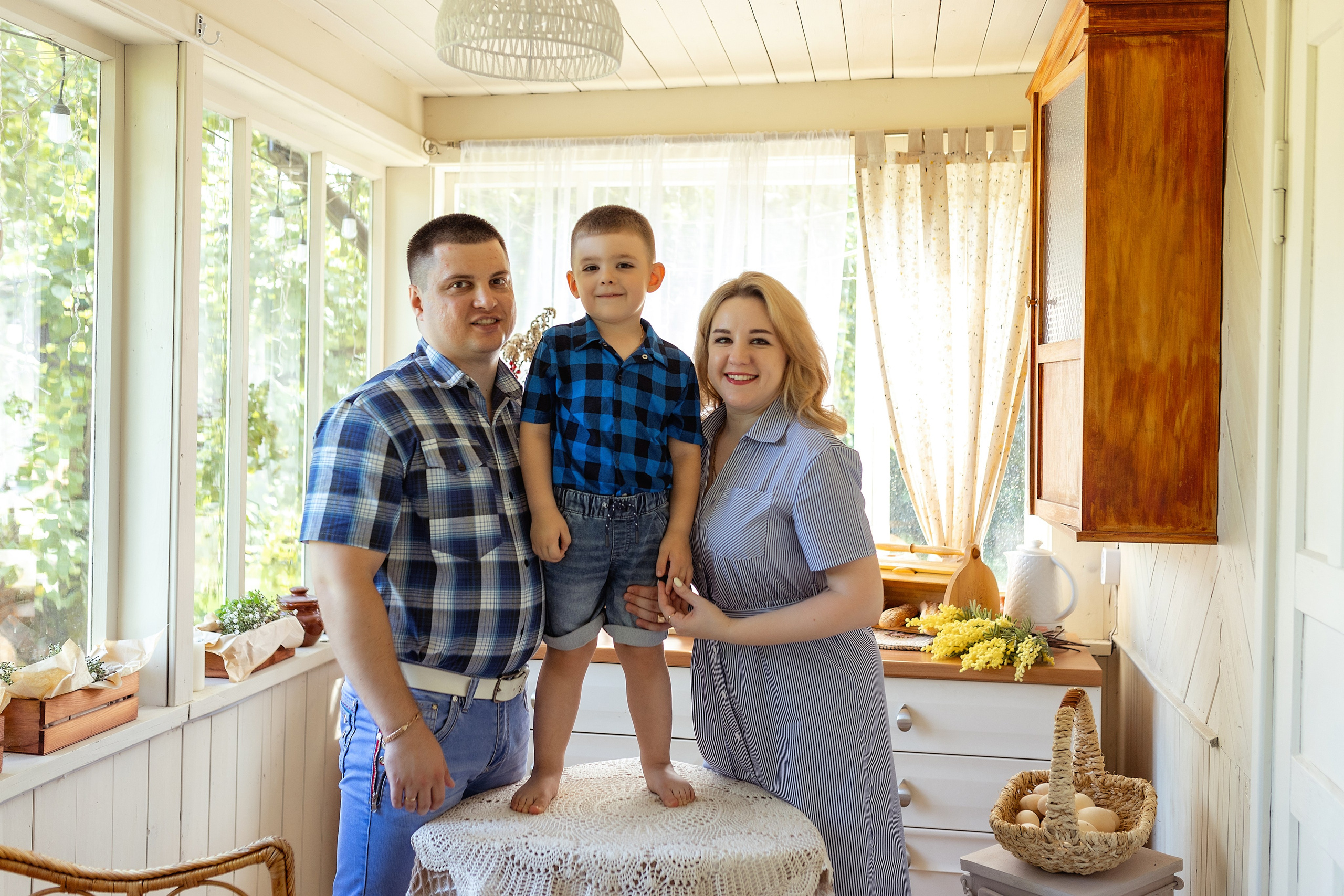 Семейная фотосессия на фотодаче в Купавне. Фотограф в Железнодорожном и Балашихе