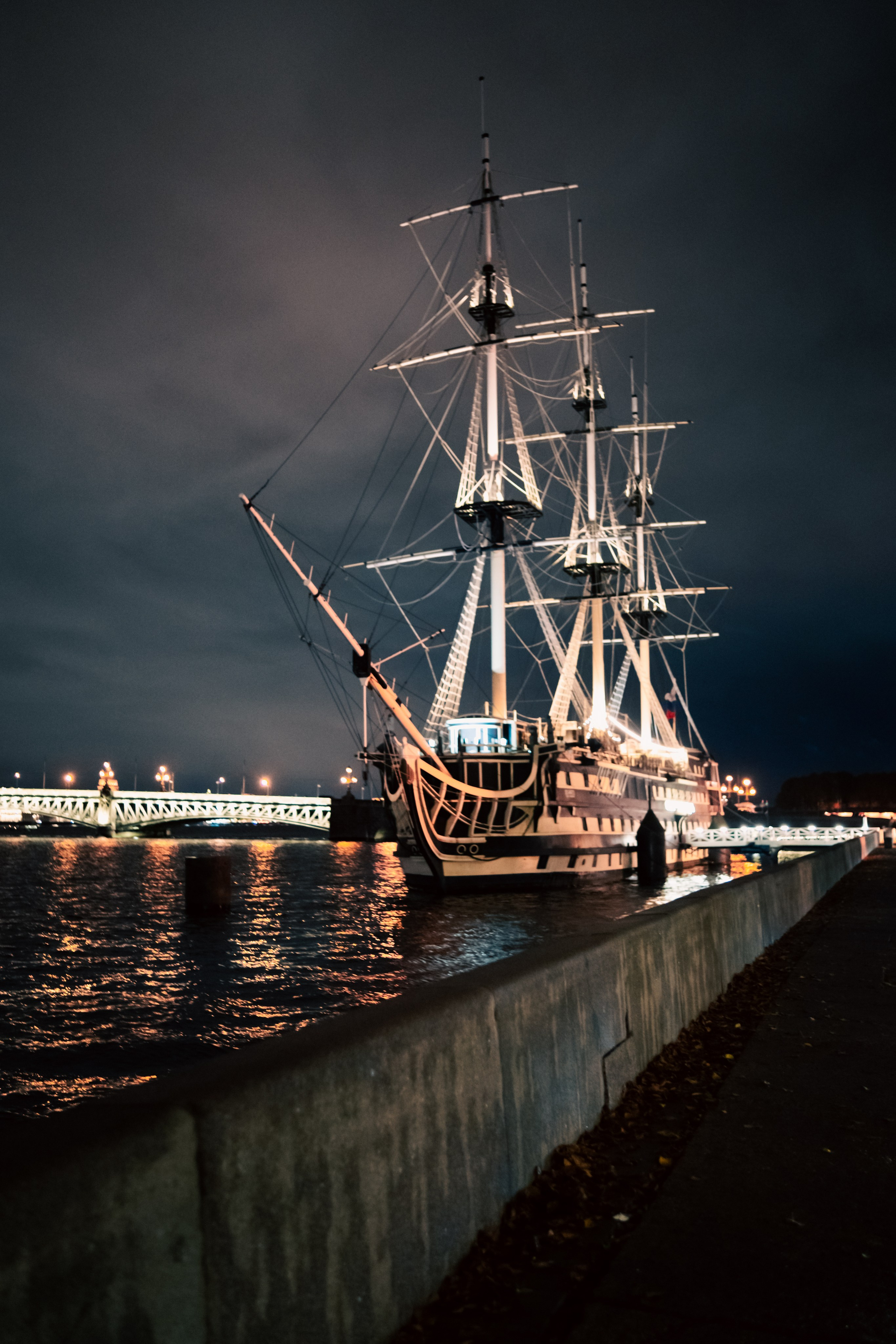 The Golden-Grey Neva. Felixtones