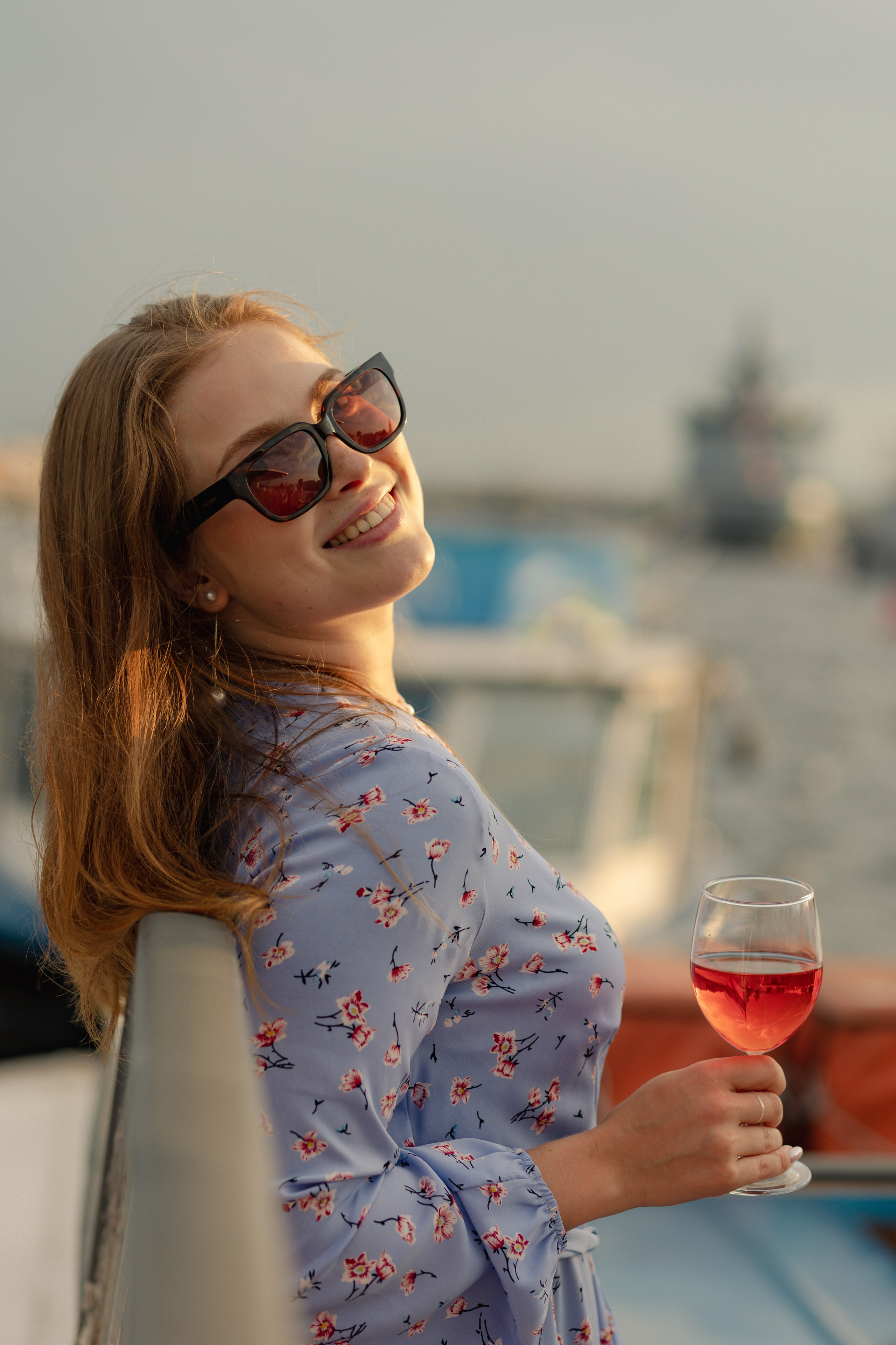 круиз по рекам и каналам спб gravity