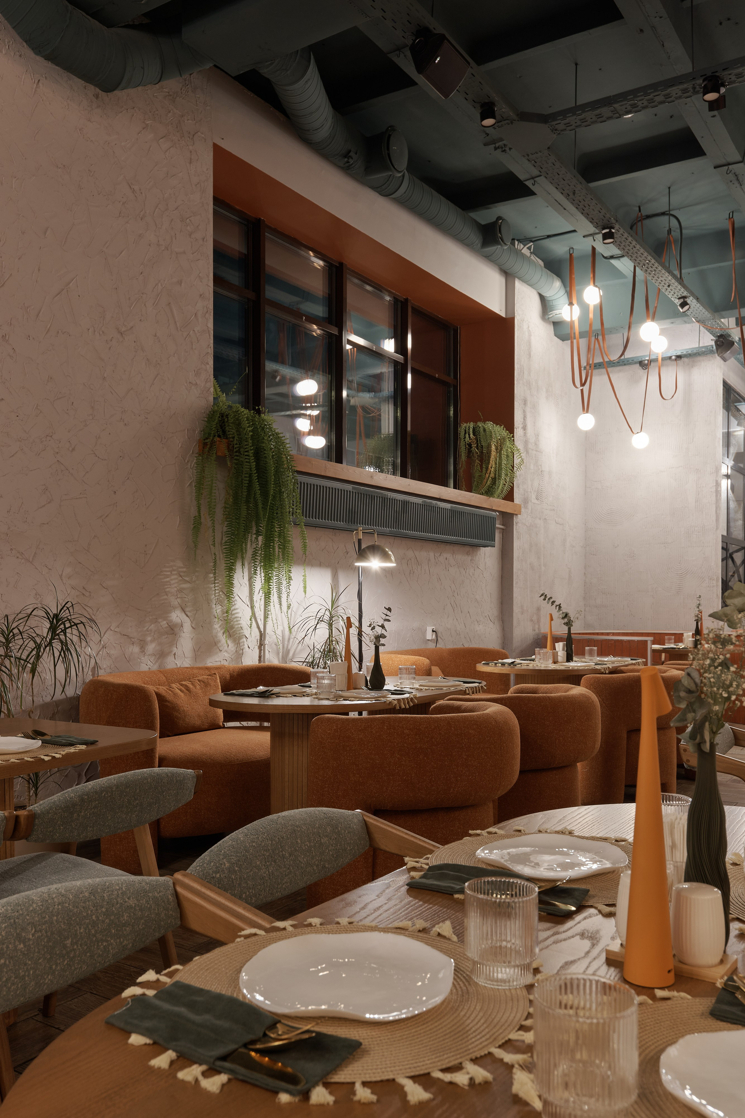 Интерьерная фотосъемка ресторана Ива и Олива Челябинск. Абросимов Лев интерьерный и архитектурный фотограф