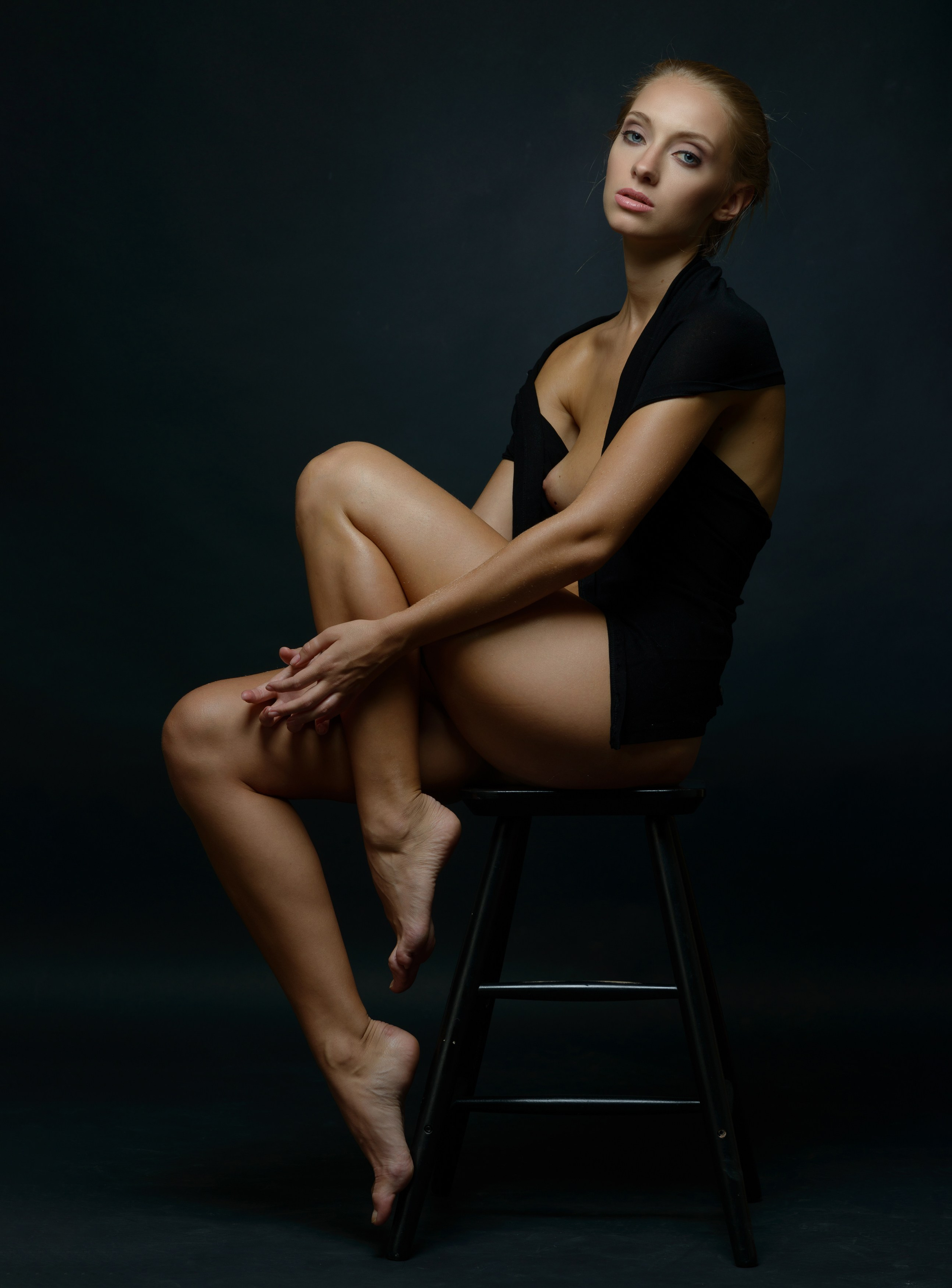 Nude studio photography. Personal website of photographer Dmitry Raikin