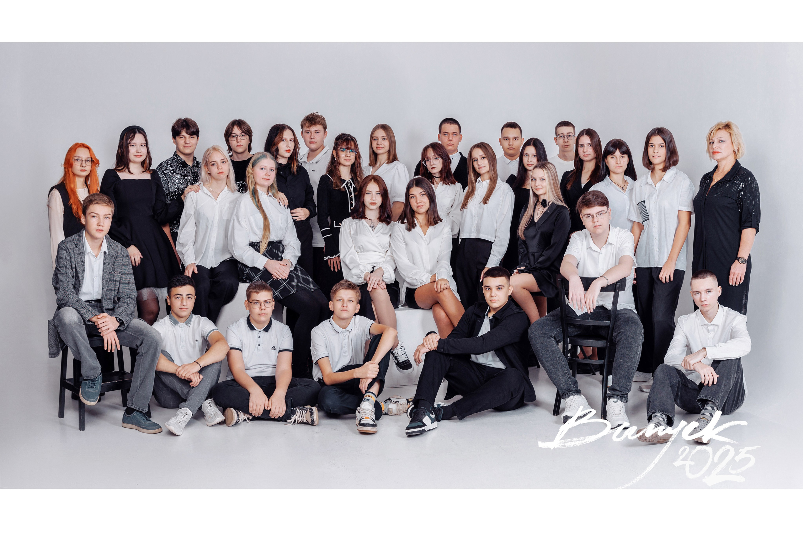 Выпускные альбомы для старших классов. Выпускные школьные фото­альбомы для школ и детских садов в Волгограде и Волжском