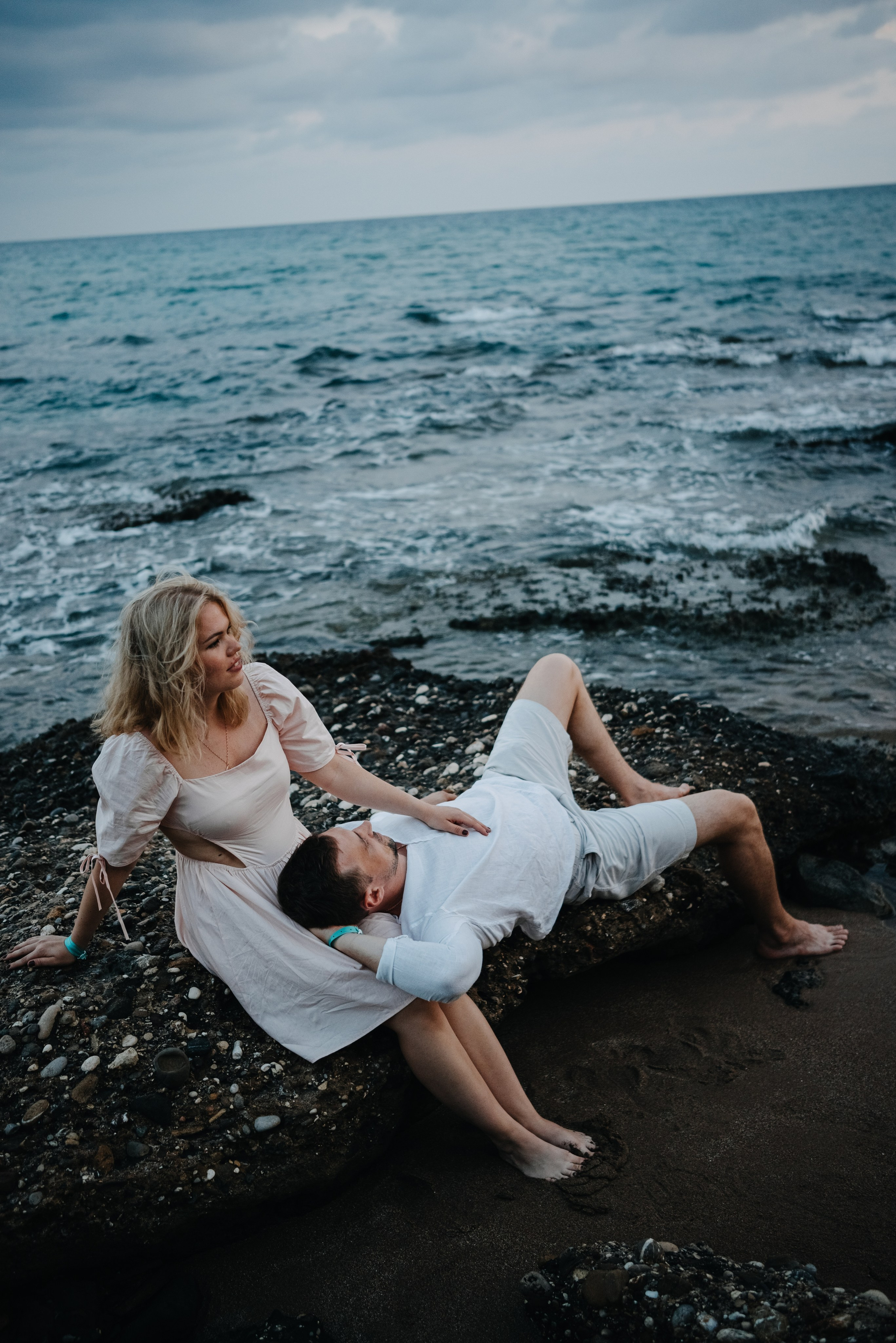 Съемка пары на море. Портретный и свадебный фотограф в Тбилиси • xeniqo