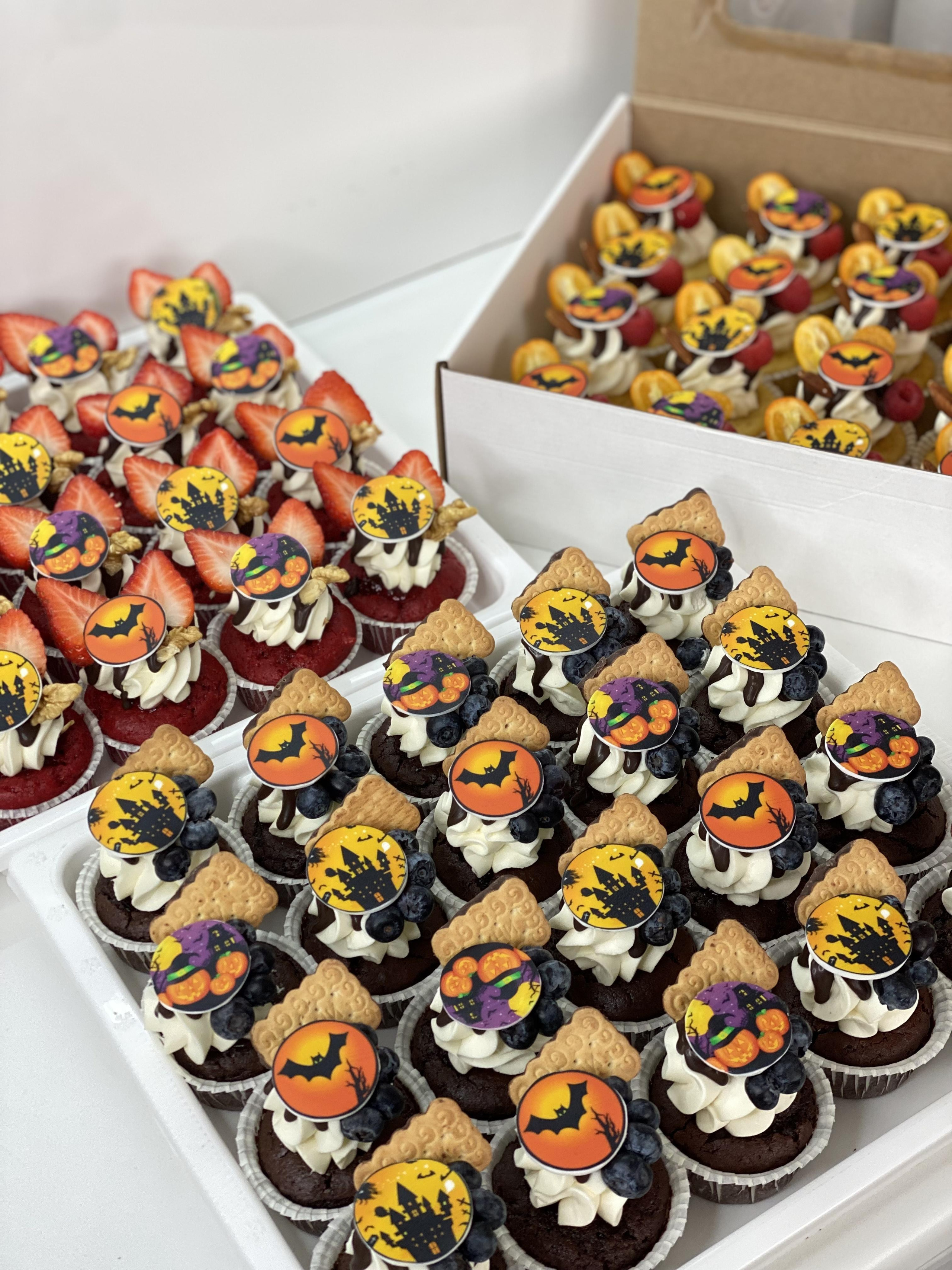 Капкейки фуршетные с логотипом. Katyasugarsugar капкейки, зефир, торты Москва