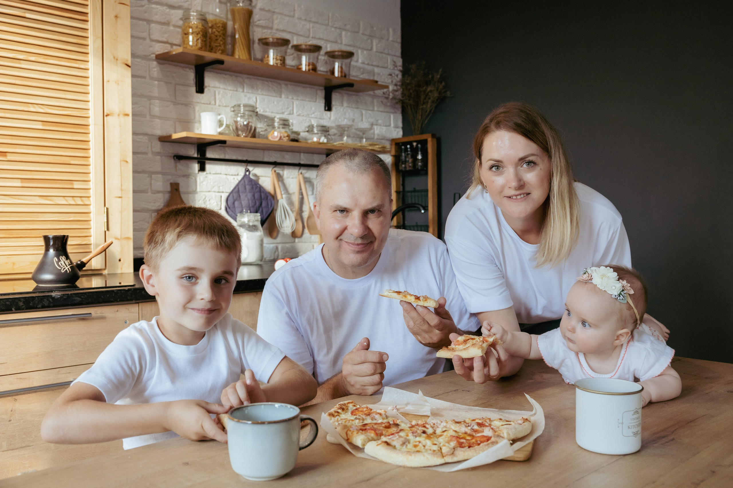 Pizza (Слава, Наташа, Макс и Ксюша. Август '23). Главная