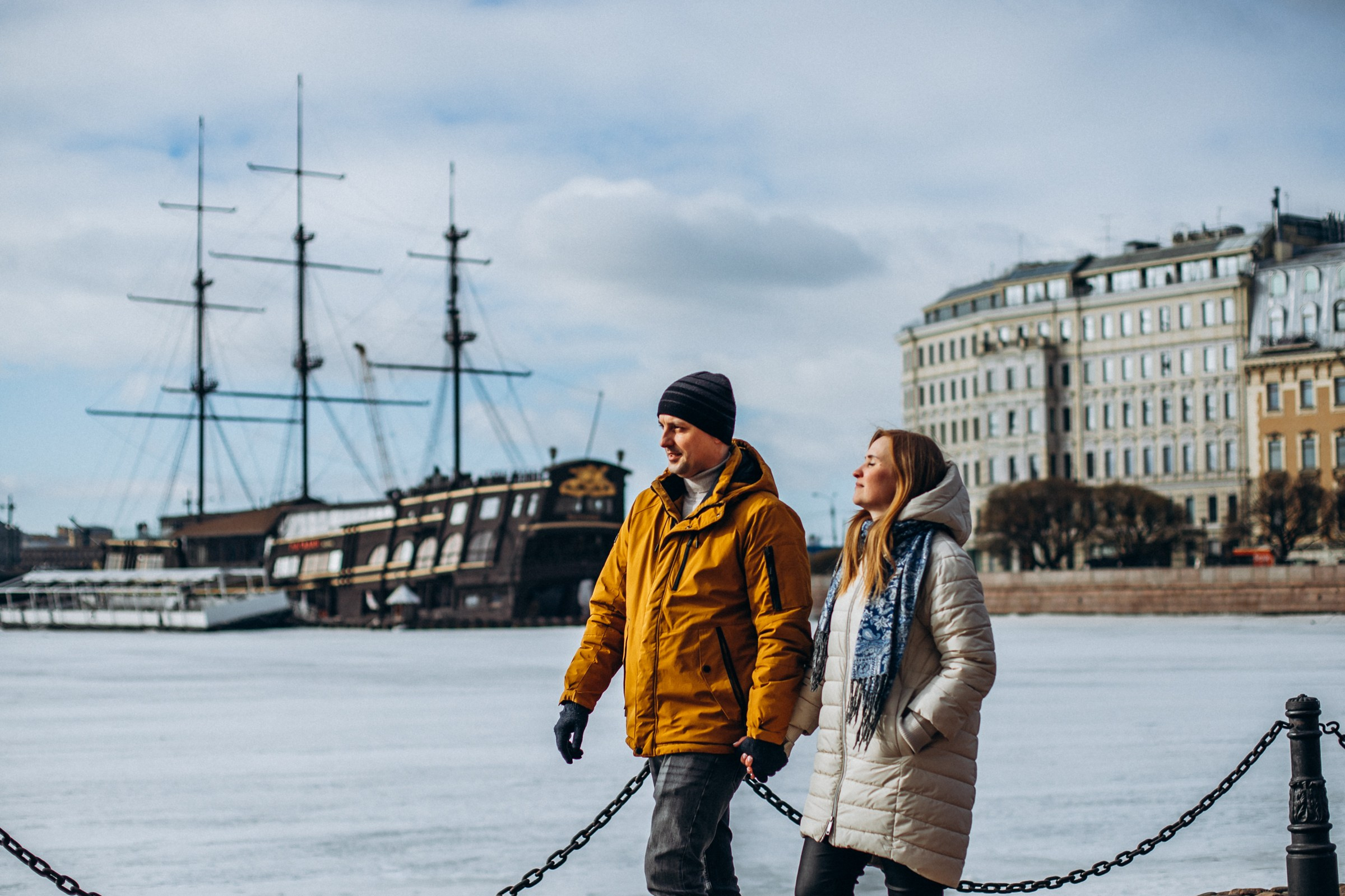 Виктор и Марина в марте. Фотопрогулка в Петербурге. Индивидуальный и семейный фотограф в Санкт-Петербурге