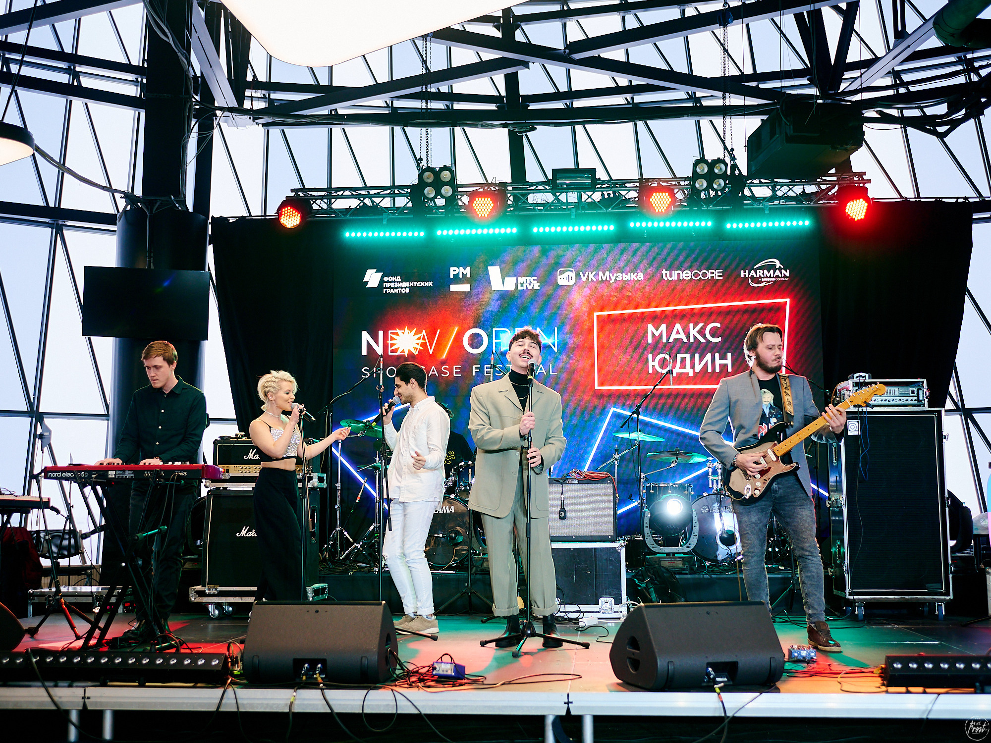 Макс Юдин. Фотографии отовсюду и обо всем