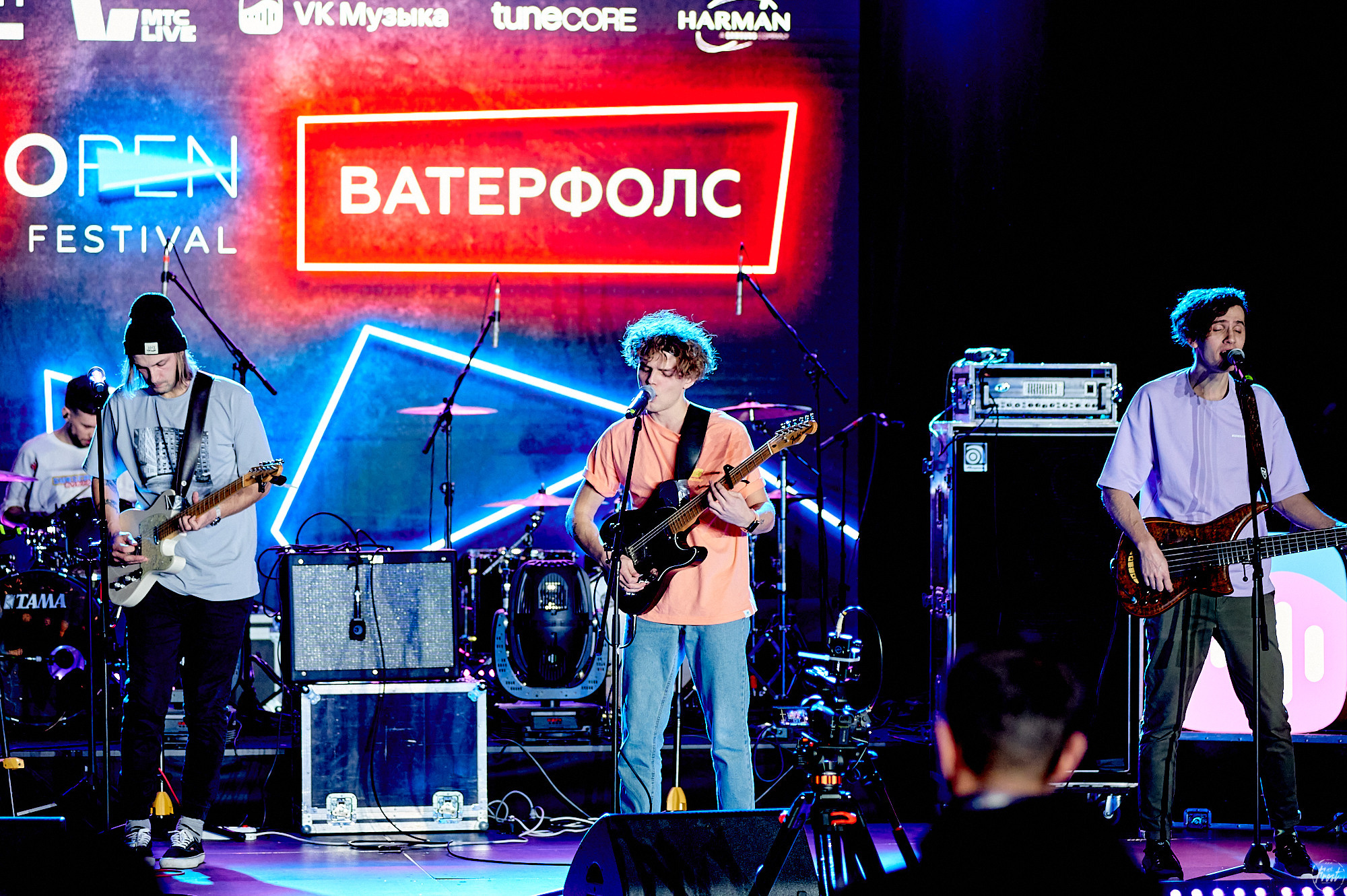 ВАТЕРФОЛС. Фотографии отовсюду и обо всем