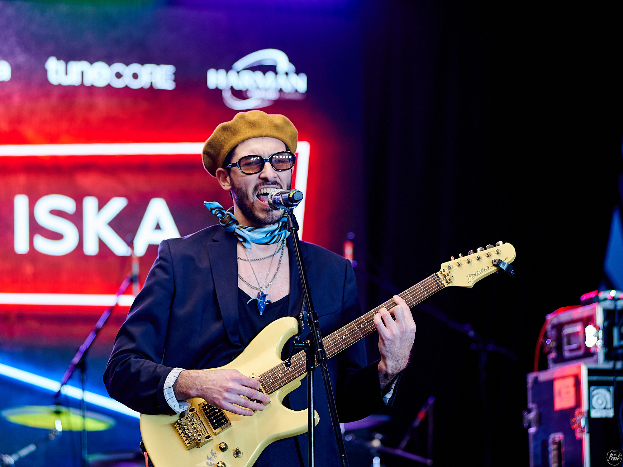 ISKA. Фотографии отовсюду и обо всем