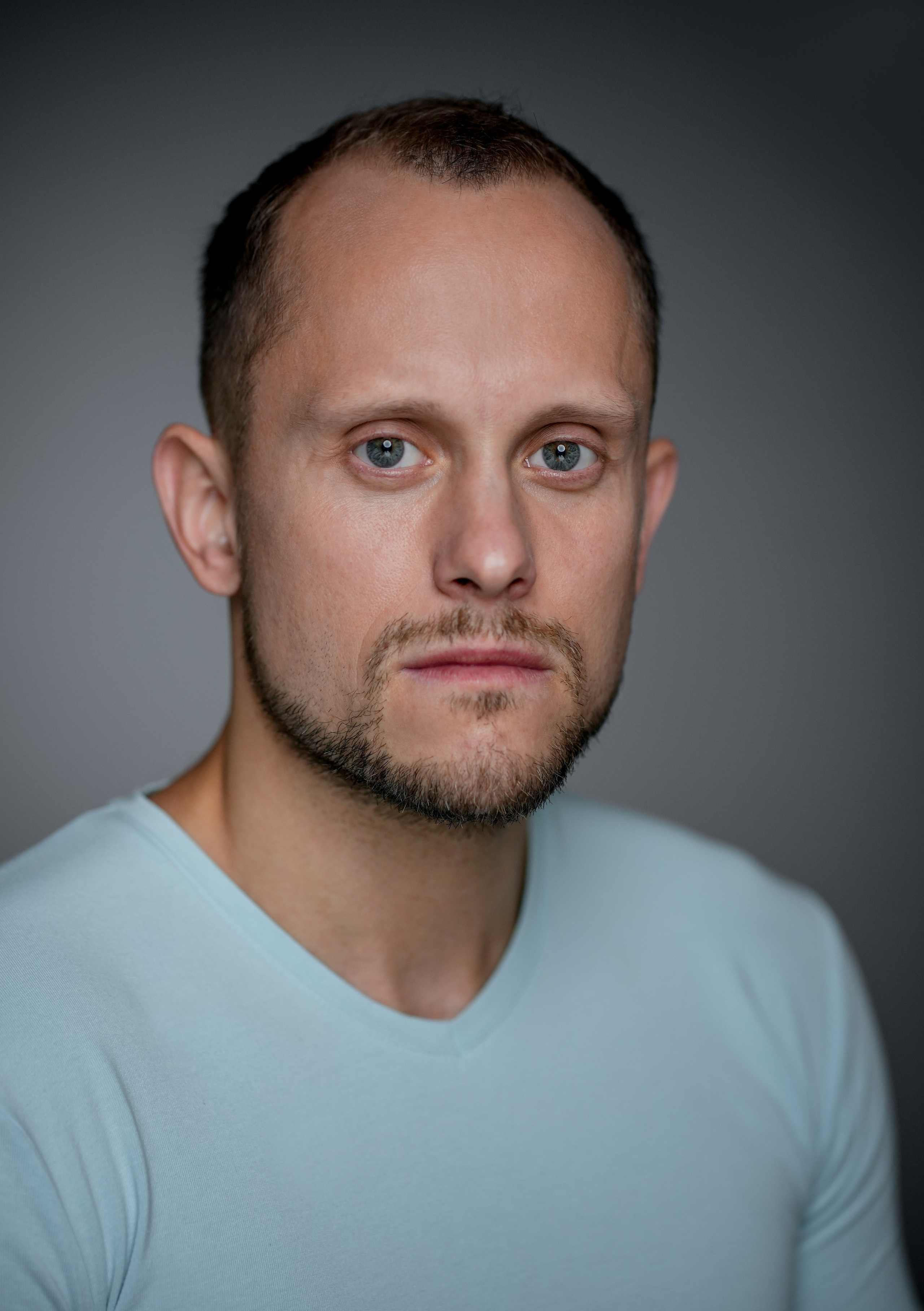 Актёр Роман Якимчук. Портретная съемка в Москве, студийный фотограф Игорь Фомин