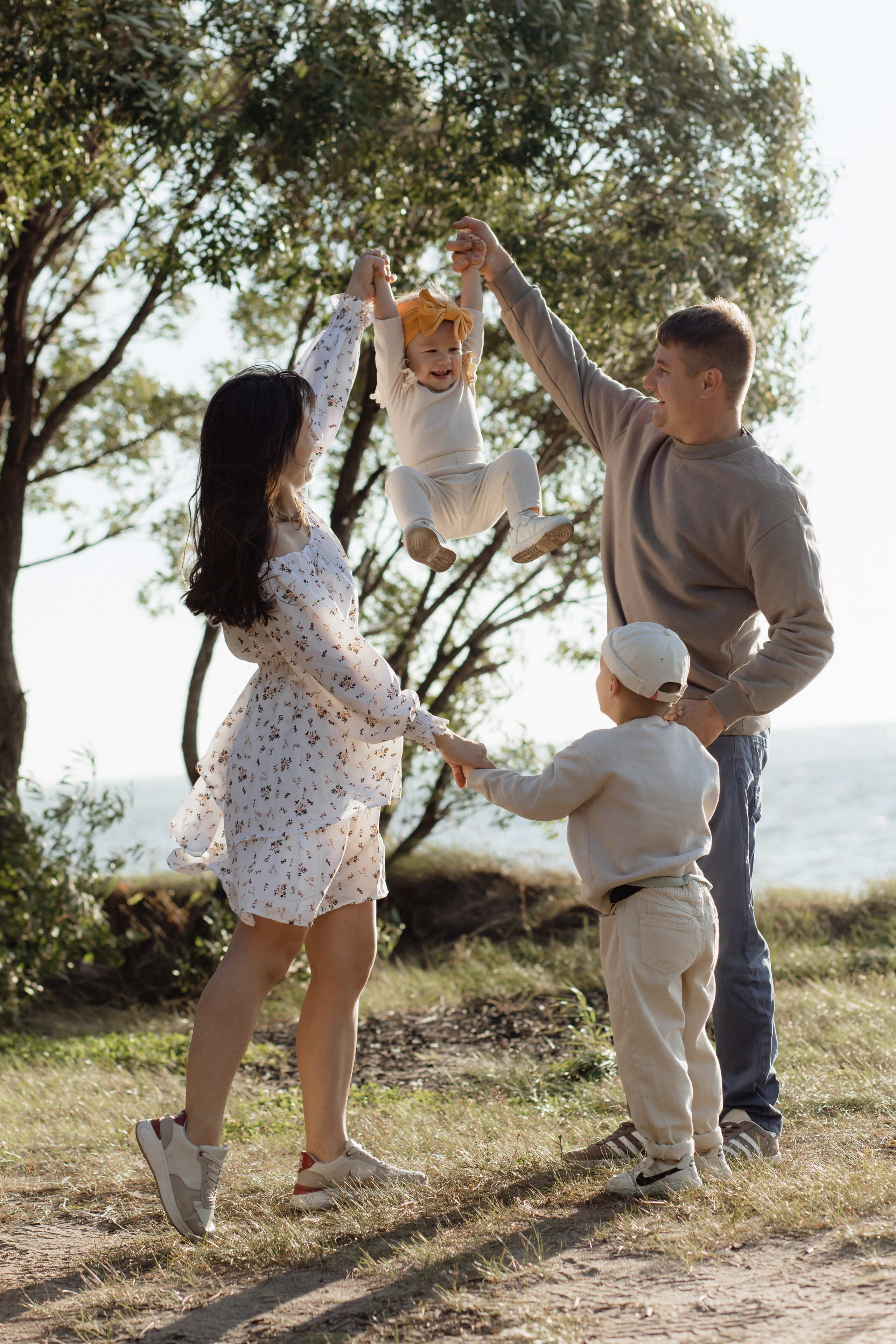 На берегу. Семейный и свадебный фотограф в Челябинске Мария Леонтьева