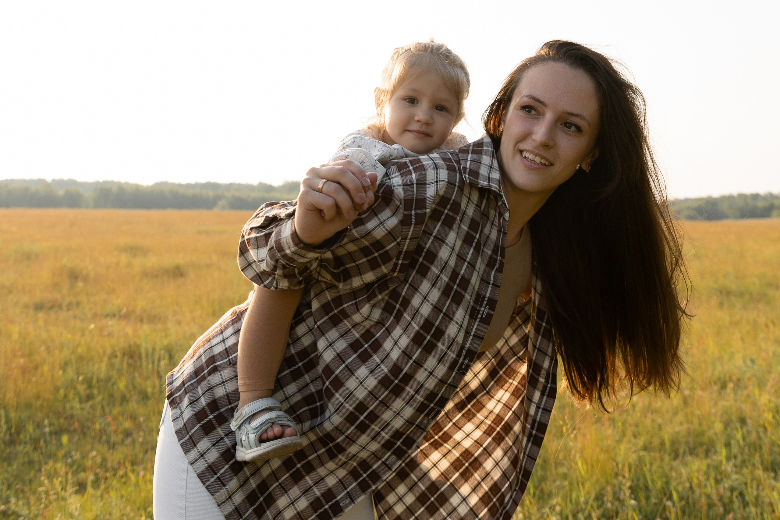 В поле. Семейный и свадебный фотограф в Челябинске Мария Леонтьева