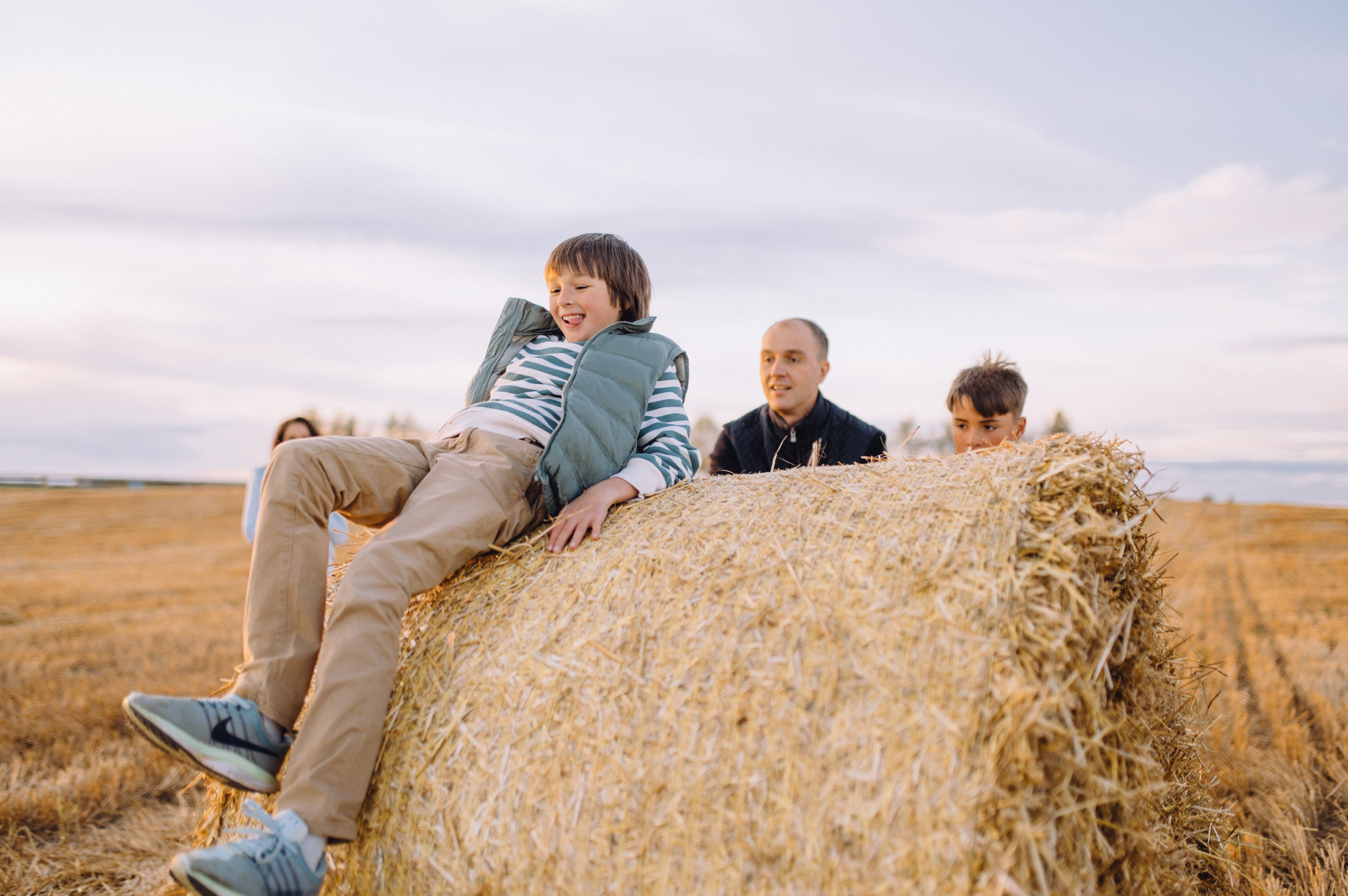 Семейная фотосессия на улице. Wedding photograph in europe Vasencev Alexey