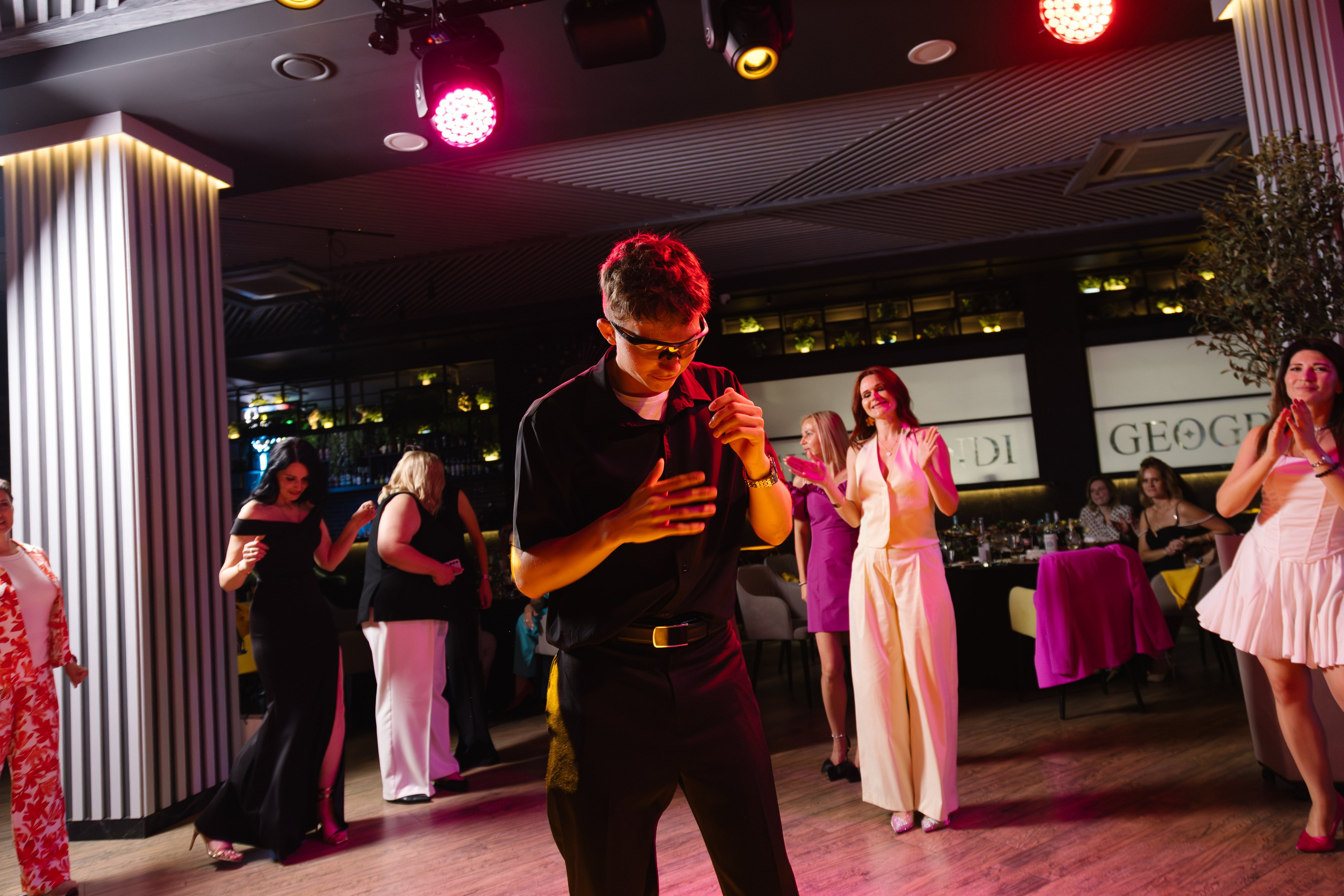 Выпускной 9В класса 2025. Артур Иликчян — Wedding & Event фотограф в Краснодаре