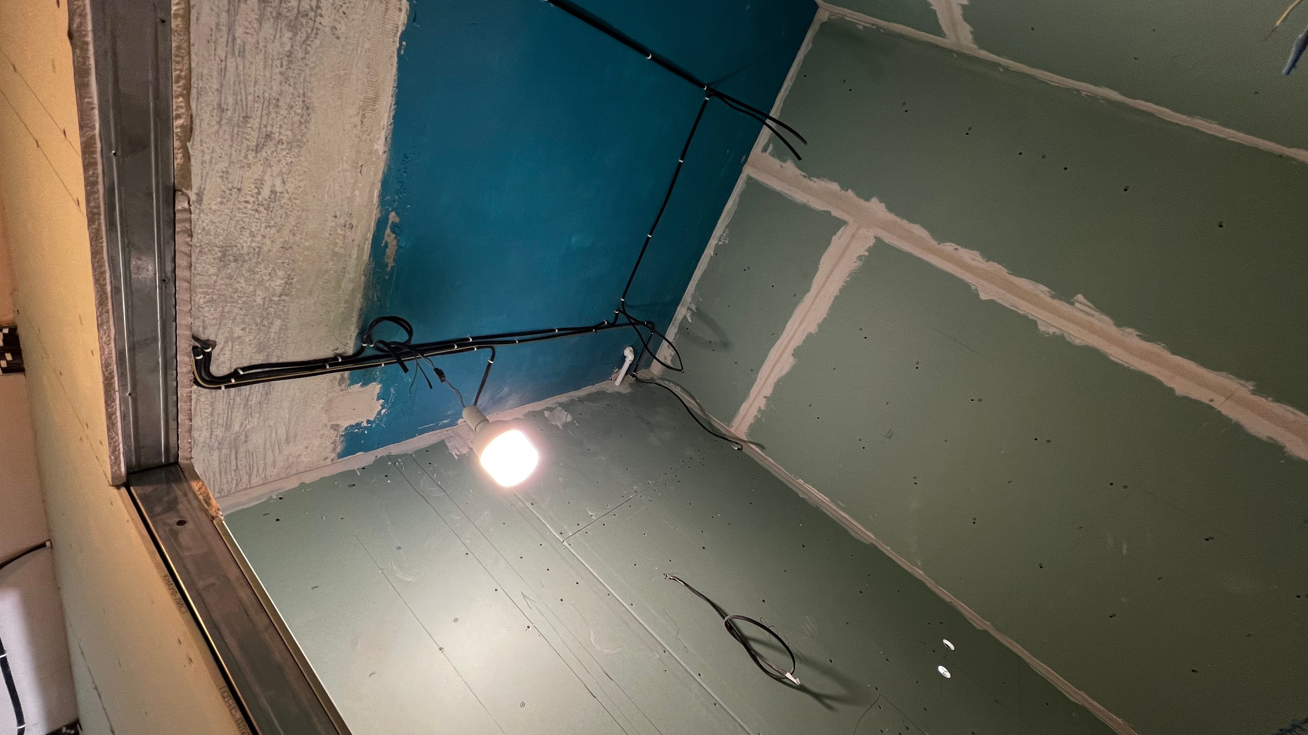 Выполнение электромонтажных работ в квартире площадью 80 кв. м. IlluminaSPB — Ваш надежный партнёр в мире электричества