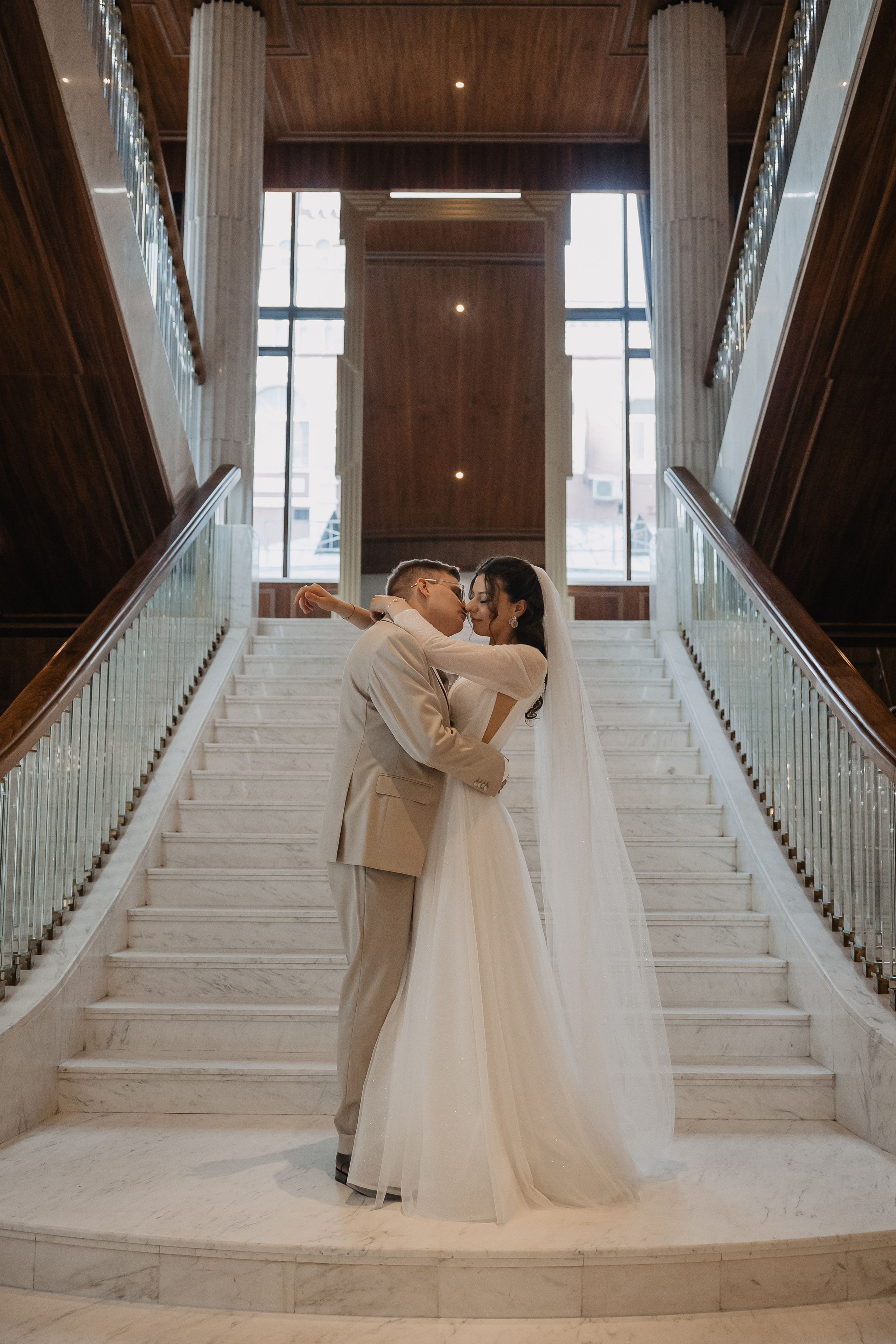 Свадебная фотосессия в отеле Marriott Imperial Plaza. Свадебный фотограф в Москве Дарья Олендарёва