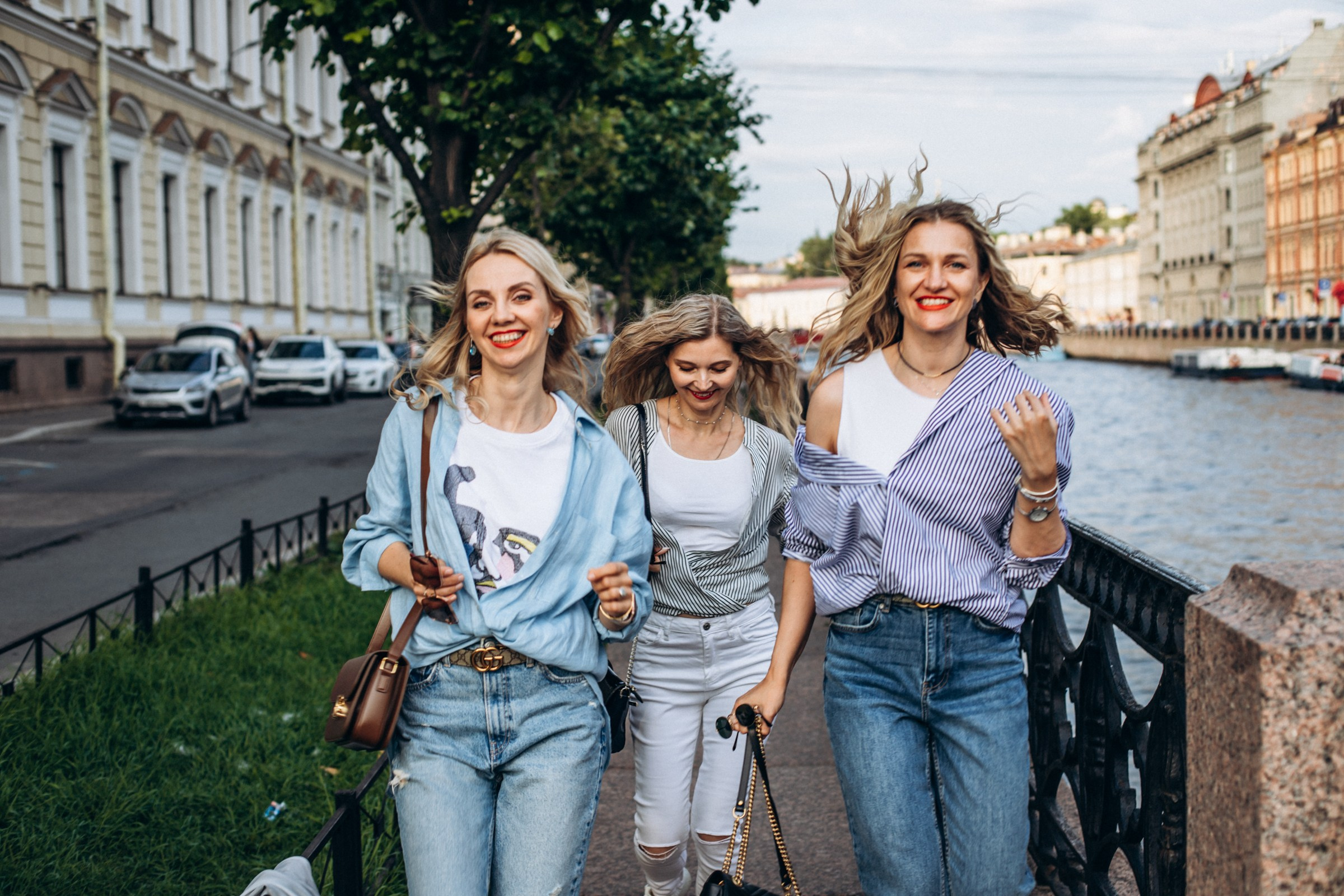 Саша, Ульяна и Настя в июне. Фотопрогулка в Петербурге. Индивидуальный и семейный фотограф в Санкт-Петербурге