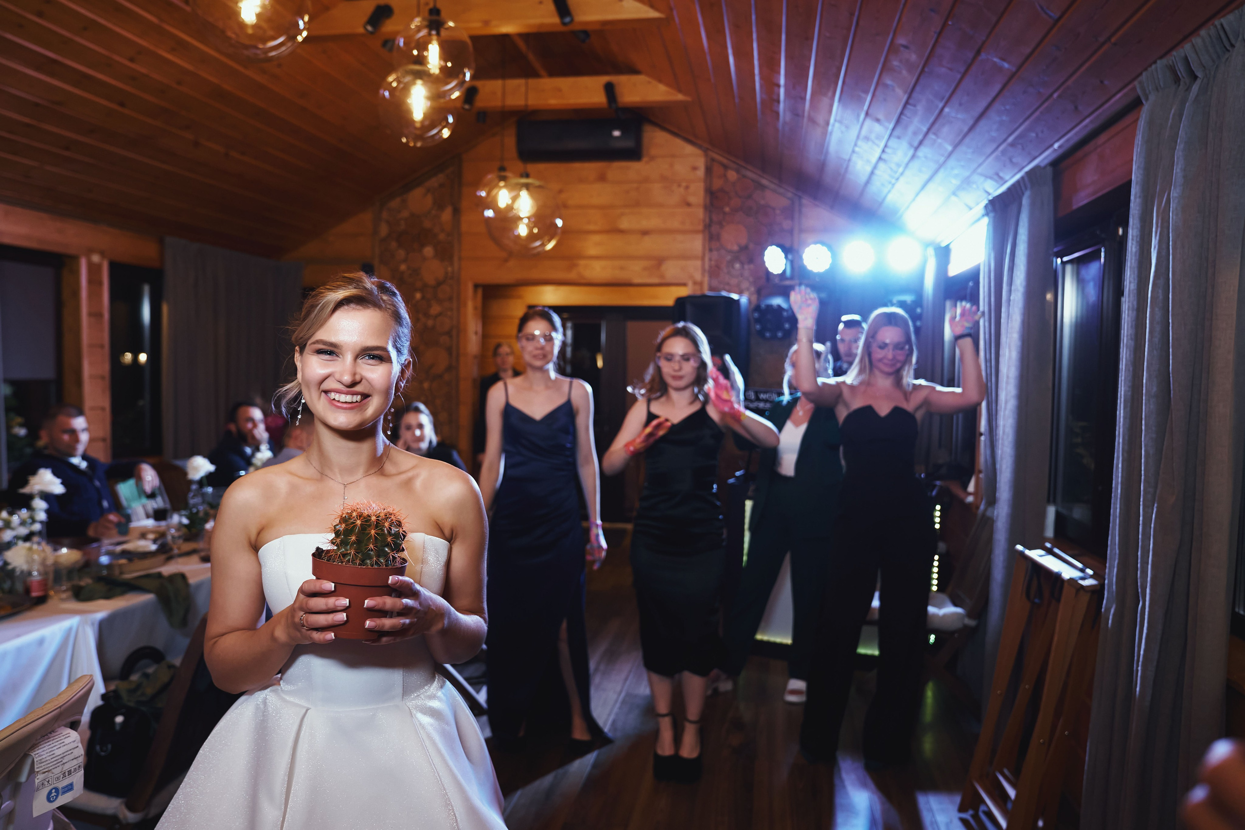 Свадьба Николая и Ирины в Золотом сазане, большая беседка