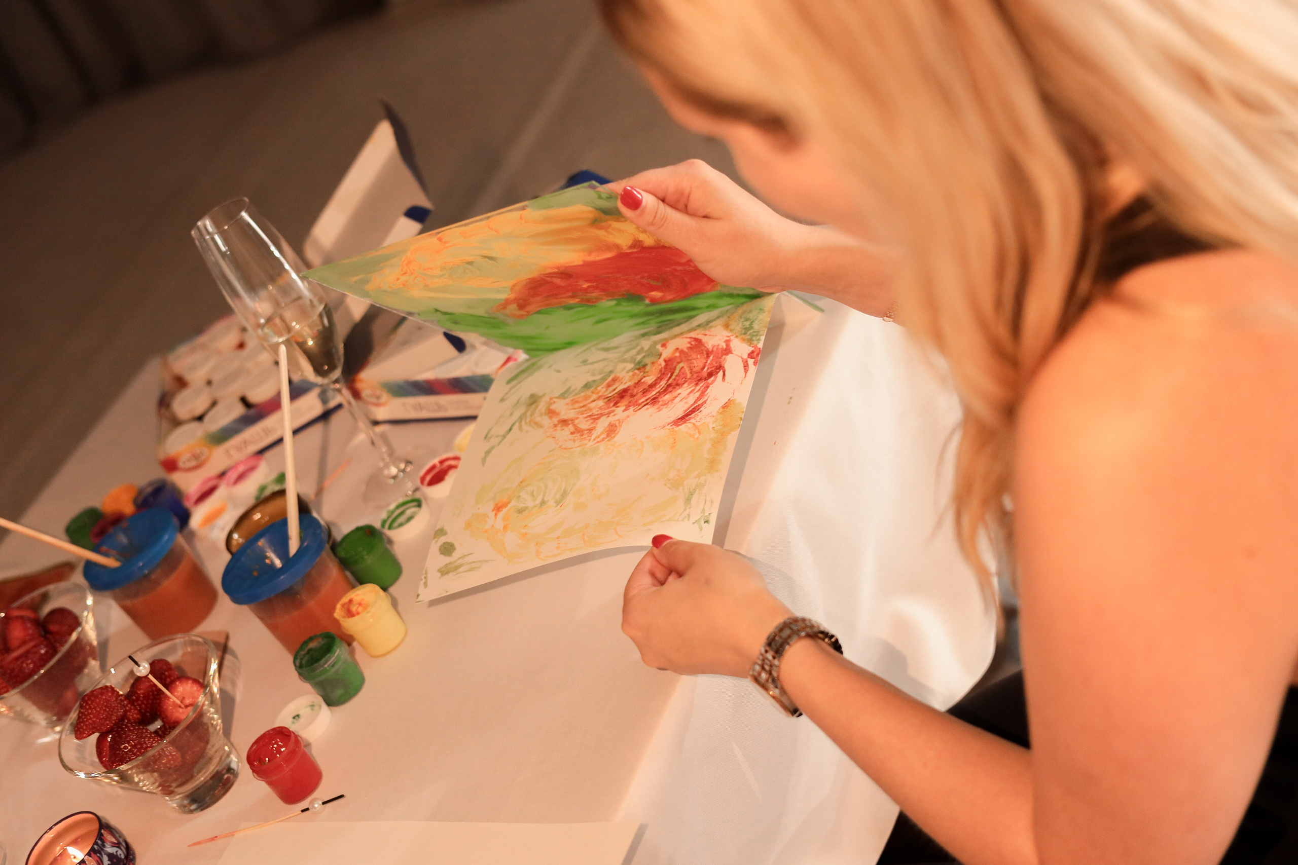 Арт-терапия + аэройога. Фотограф Надршина Лилия