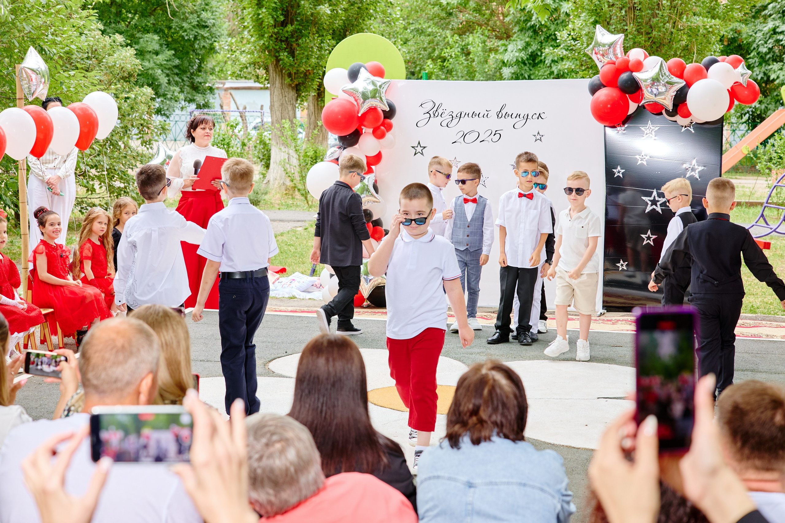 Выпускной 45 сад. Фотограф Выпускные альбомы Таганрог Сергей Коробченко