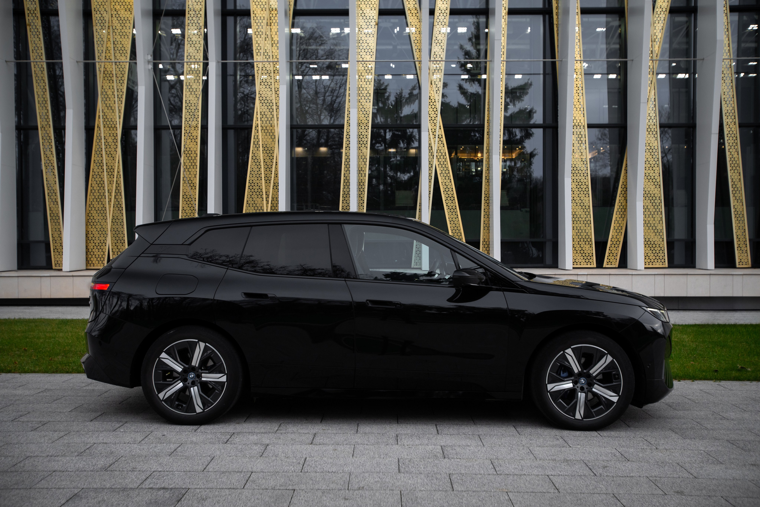 BMW iX. Автомобильный фотограф в Москве Андрей Емельянов