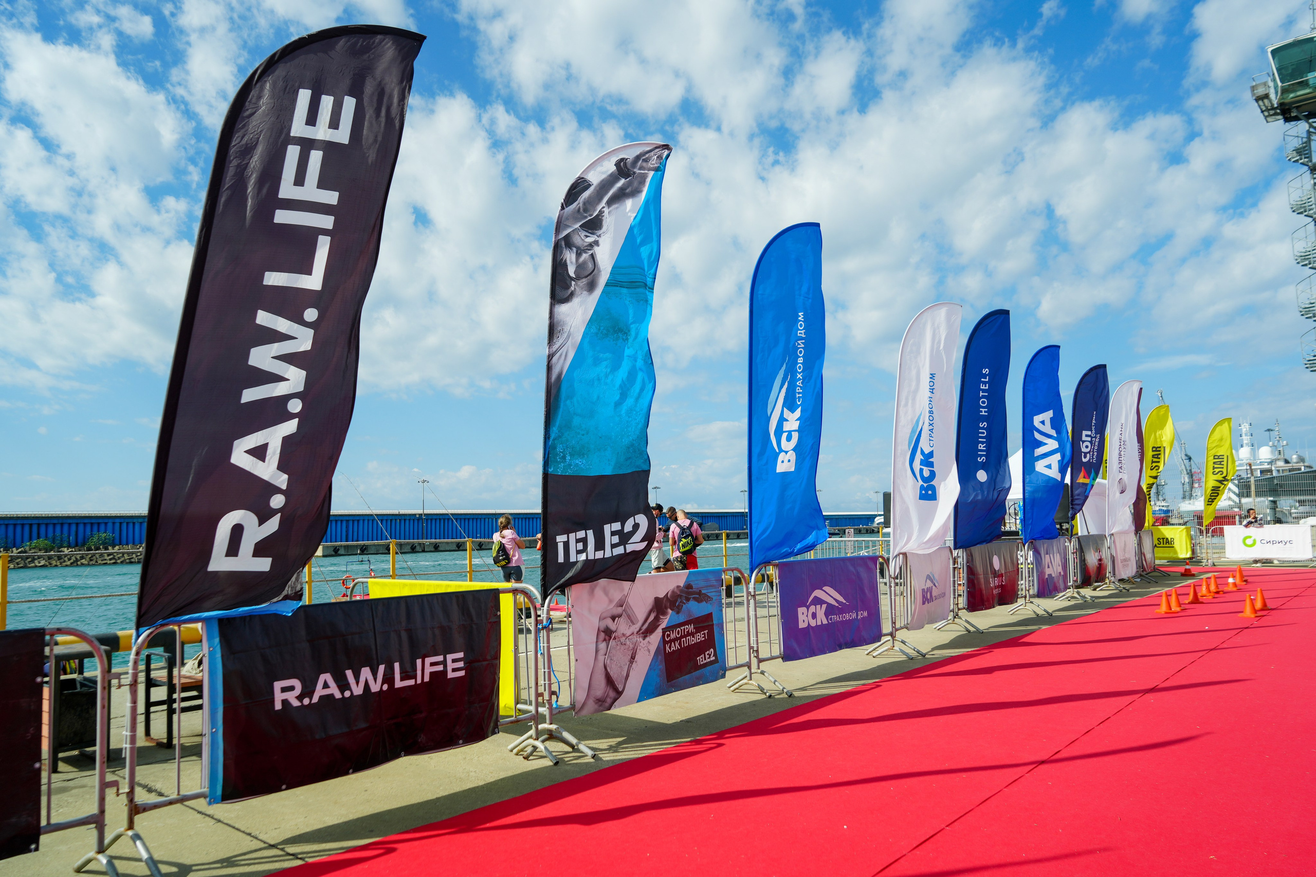 Фотоотчет партнерской интеграции для компании TELE2 на фестивале Ironstar. Репортажный фотограф в Красной Поляне и Сочи Павлюченко Екатерина