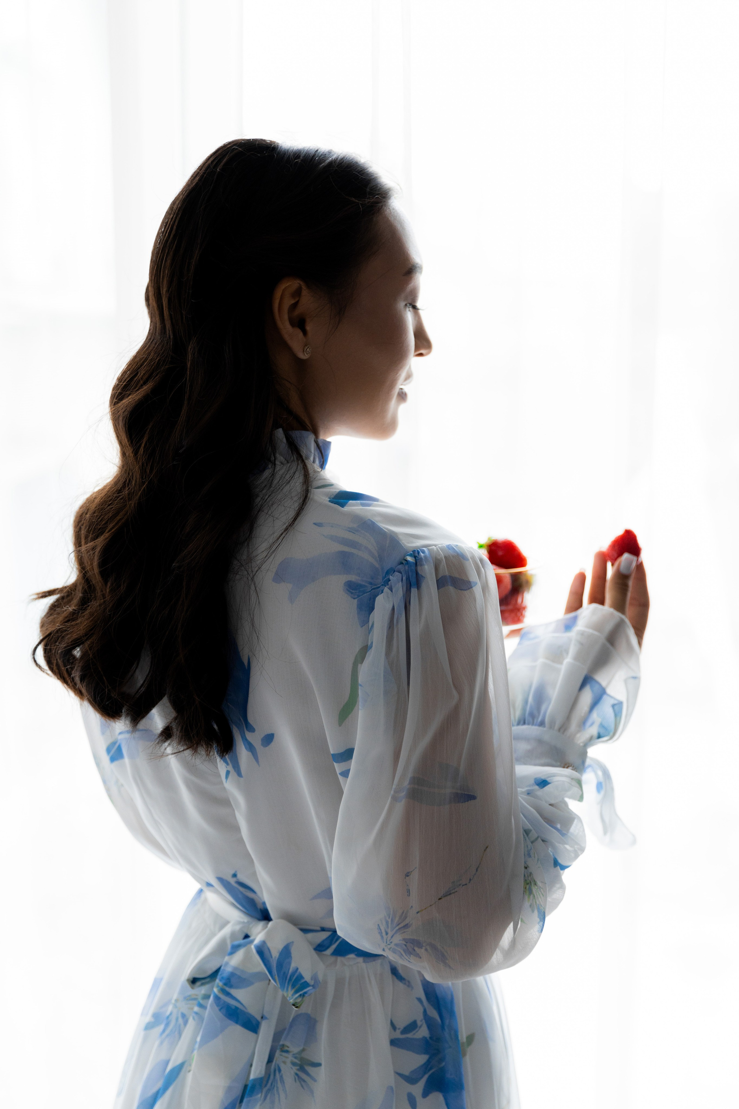 Жанна — сырга салу