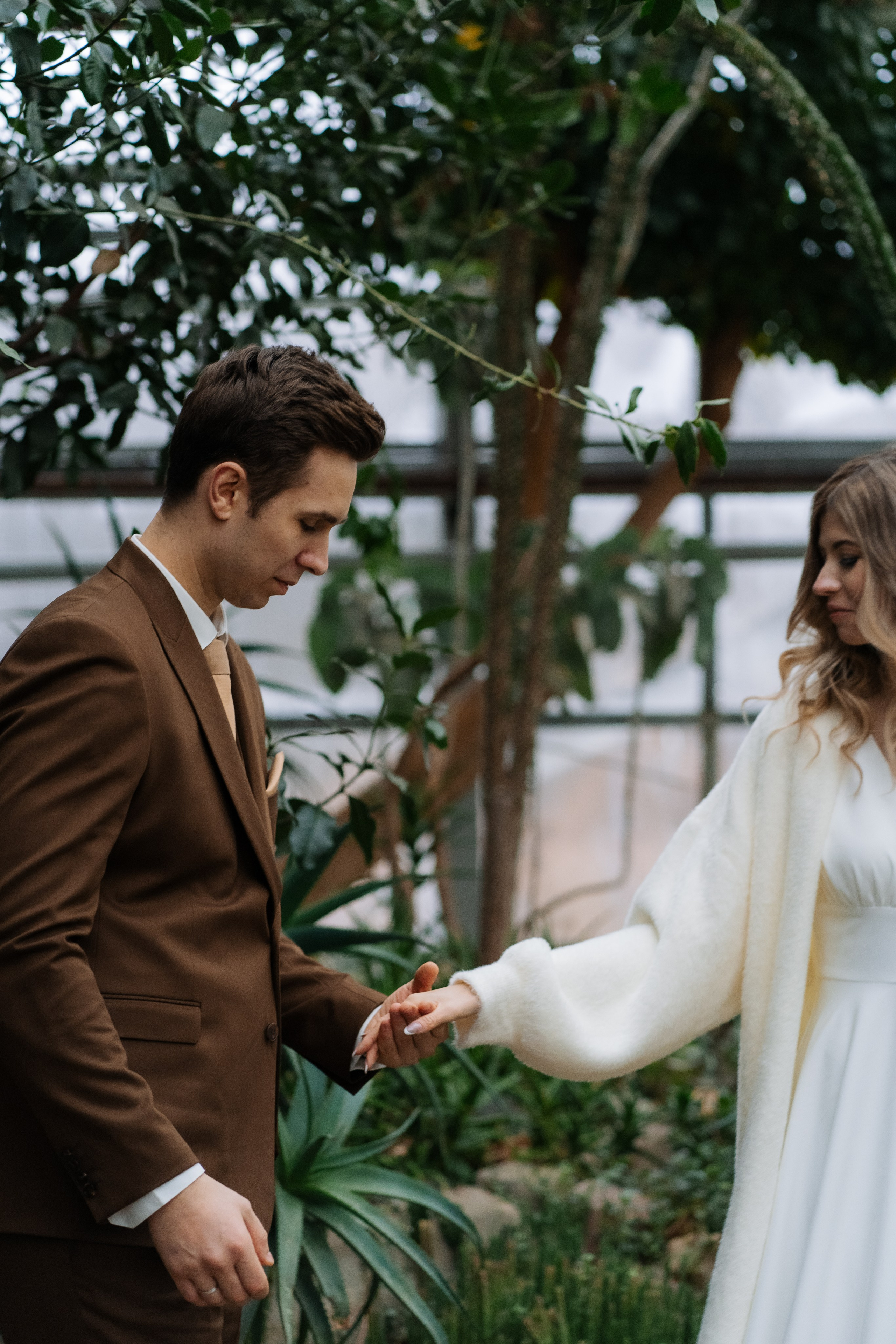 Свадебная фотосессия в оранжерее, Москва. Свадебный фотограф в Москве Анна Полушина