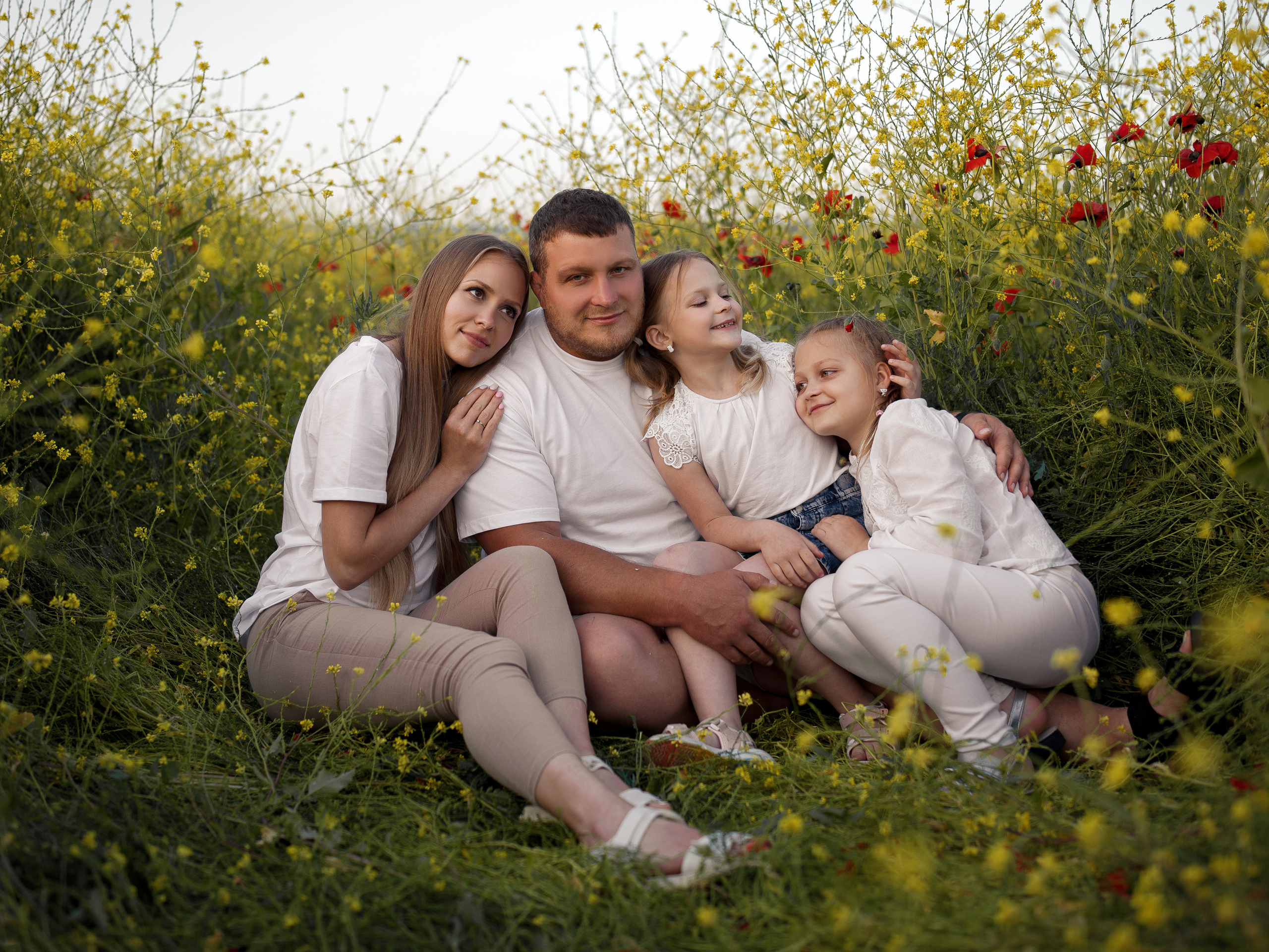 Фотосессия в цветущем поле в Севастополе. Фотограф в Севастополе Погребняк Александра. Уточнить, зарезервировать дату для фотосъемки +79788481042