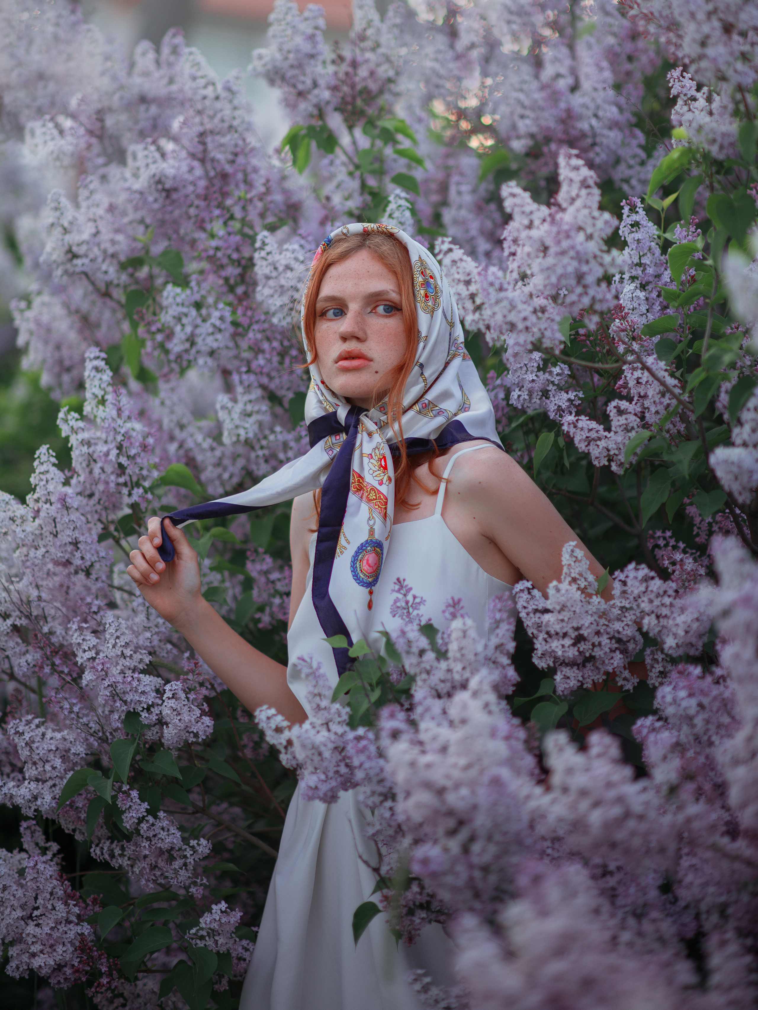 Фотосессия в сирени в Севастополе. Ознакомиться с портфолио, уточнить условия и цены можно на сайте или по телефону, указанному в разделе "Контакты"