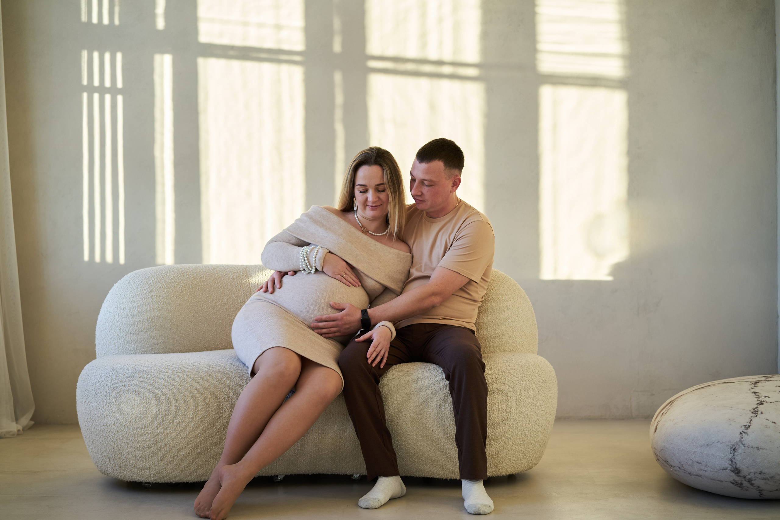 Семейная фотосессия беременность в студии. Фотограф Екатеринбург Кокшарова Александра