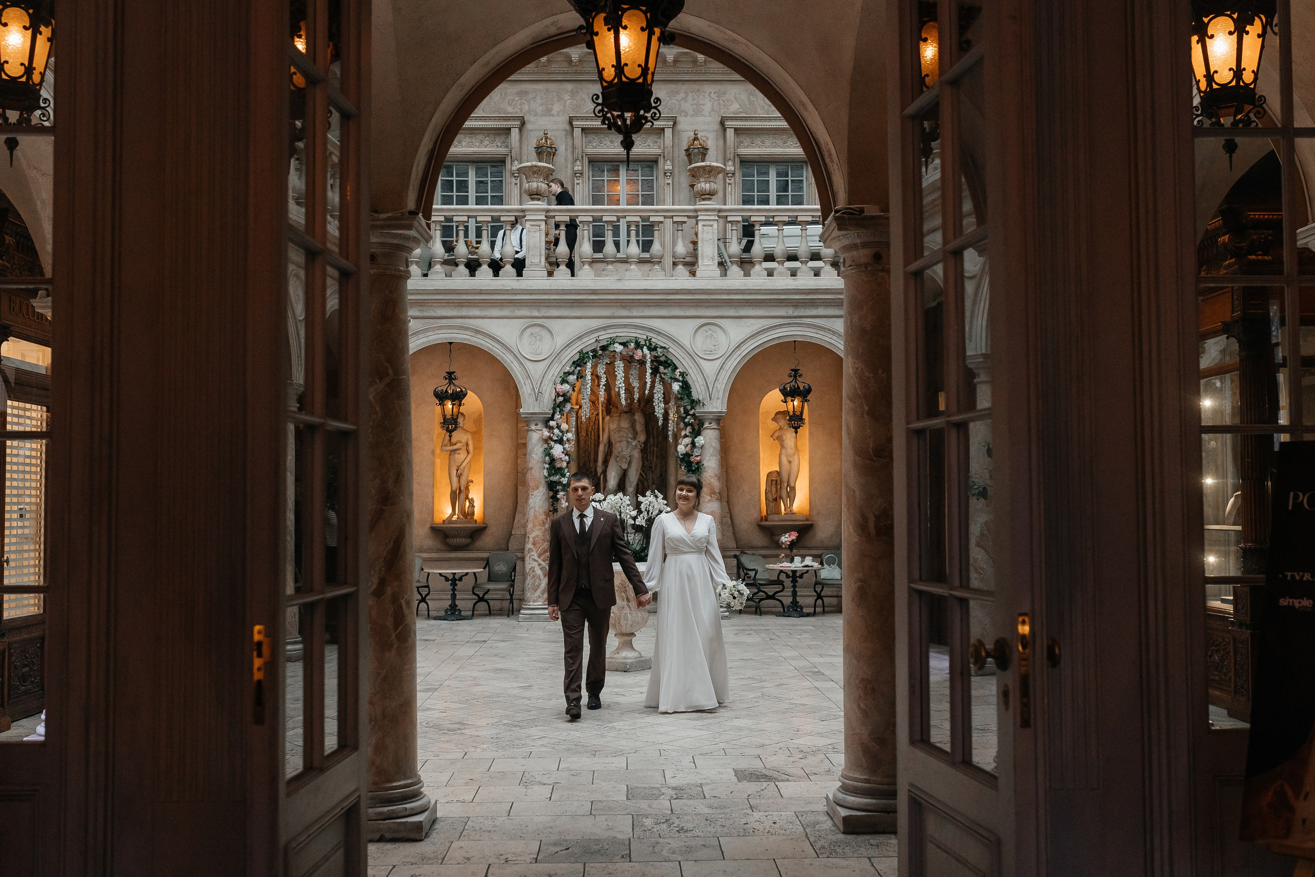 Свадебная фотосессия в ресторане Турандот. Свадебный фотограф в Москве Дарья Олендарёва