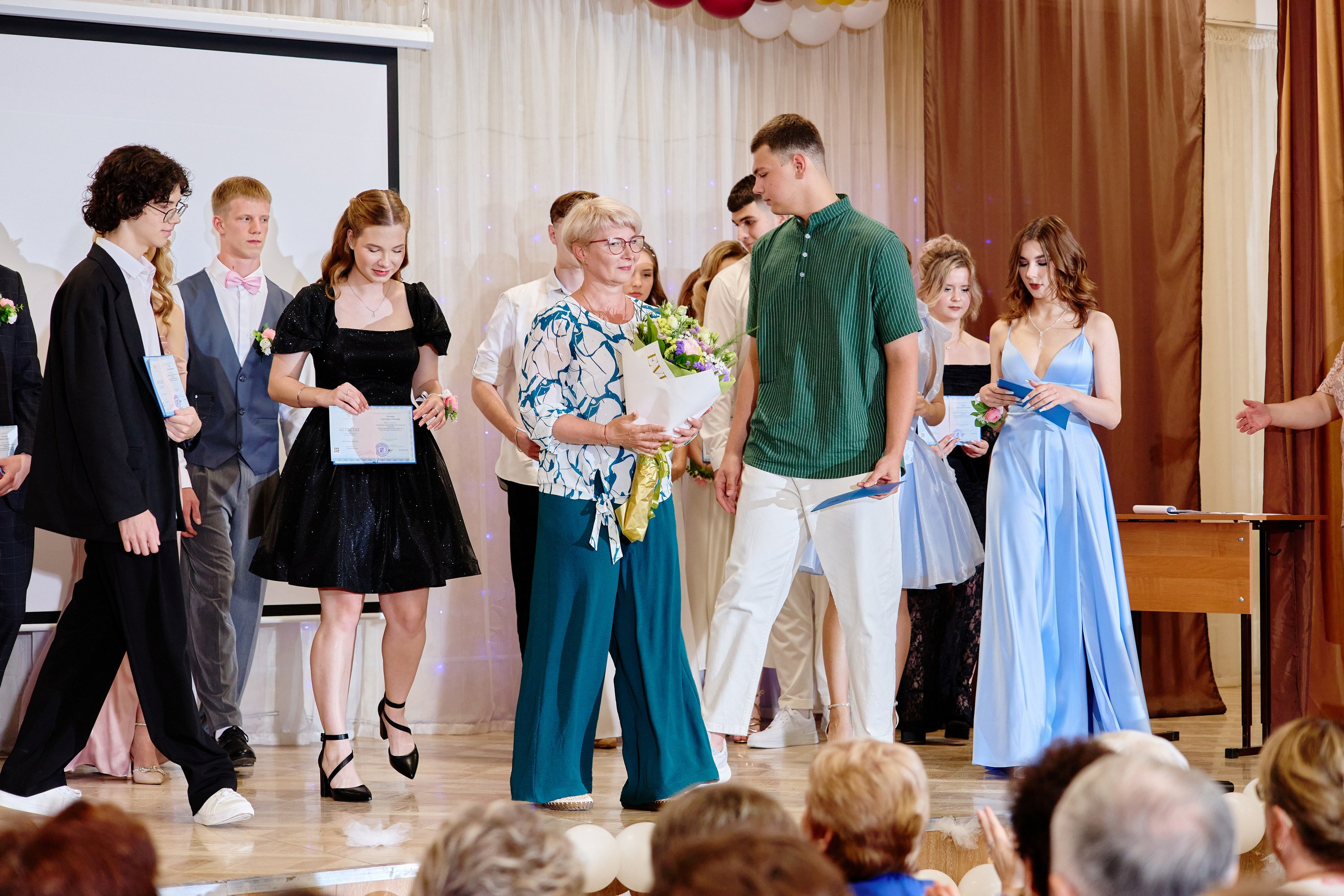 Выпускной 35 Сош. Фотограф Выпускные альбомы Таганрог Сергей Коробченко