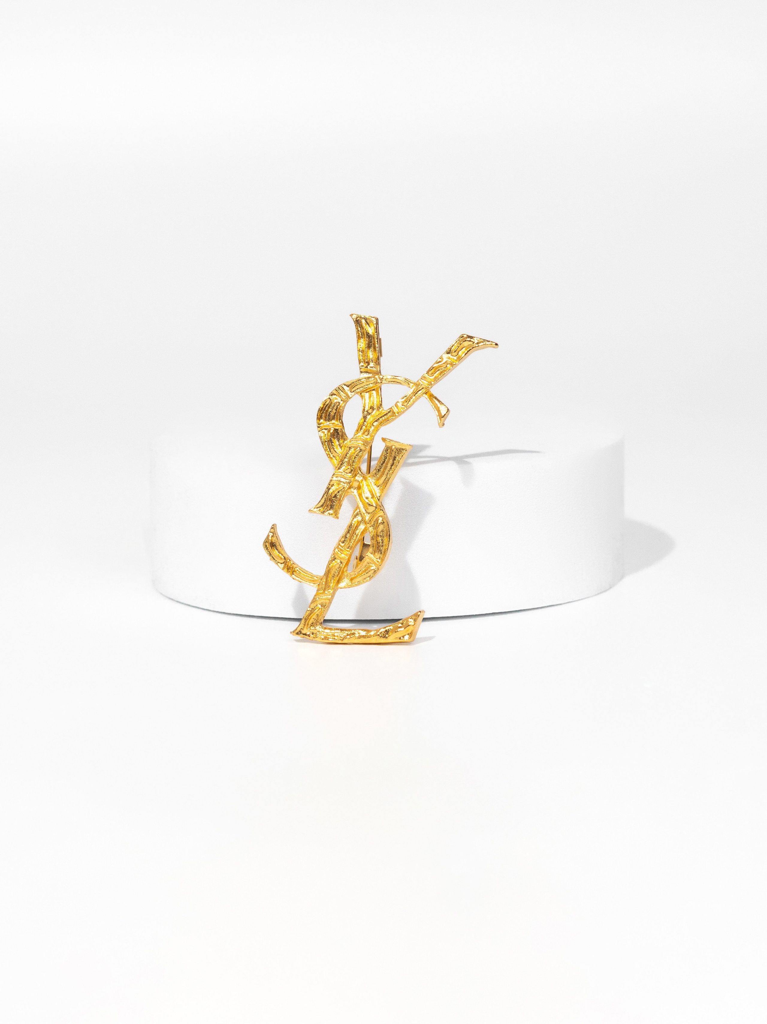 Фотосъемка бижутерии, съемка броши, съемка украшений, съемка золотого кольца