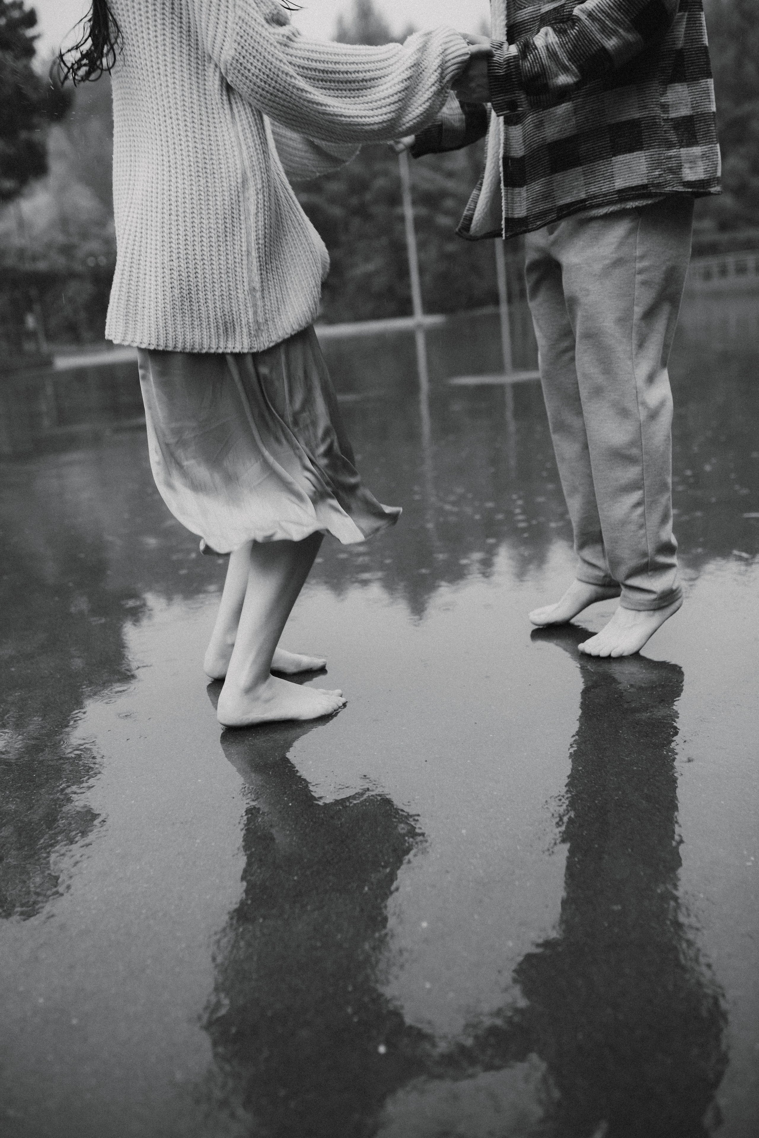 Бегать по сентябрьским лужам вдвоём. Свадебный фотограф Новосибирск