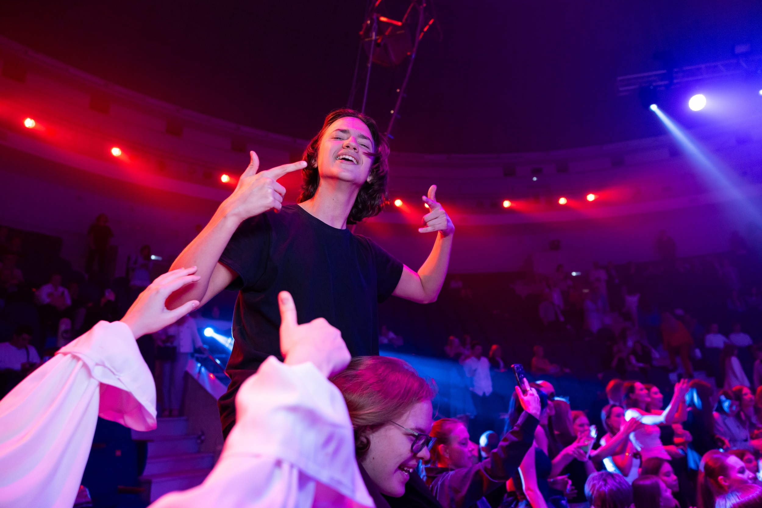 Городской бал выпускников (24 июня 2025). Репортажный фотограф Алексей Пирязев