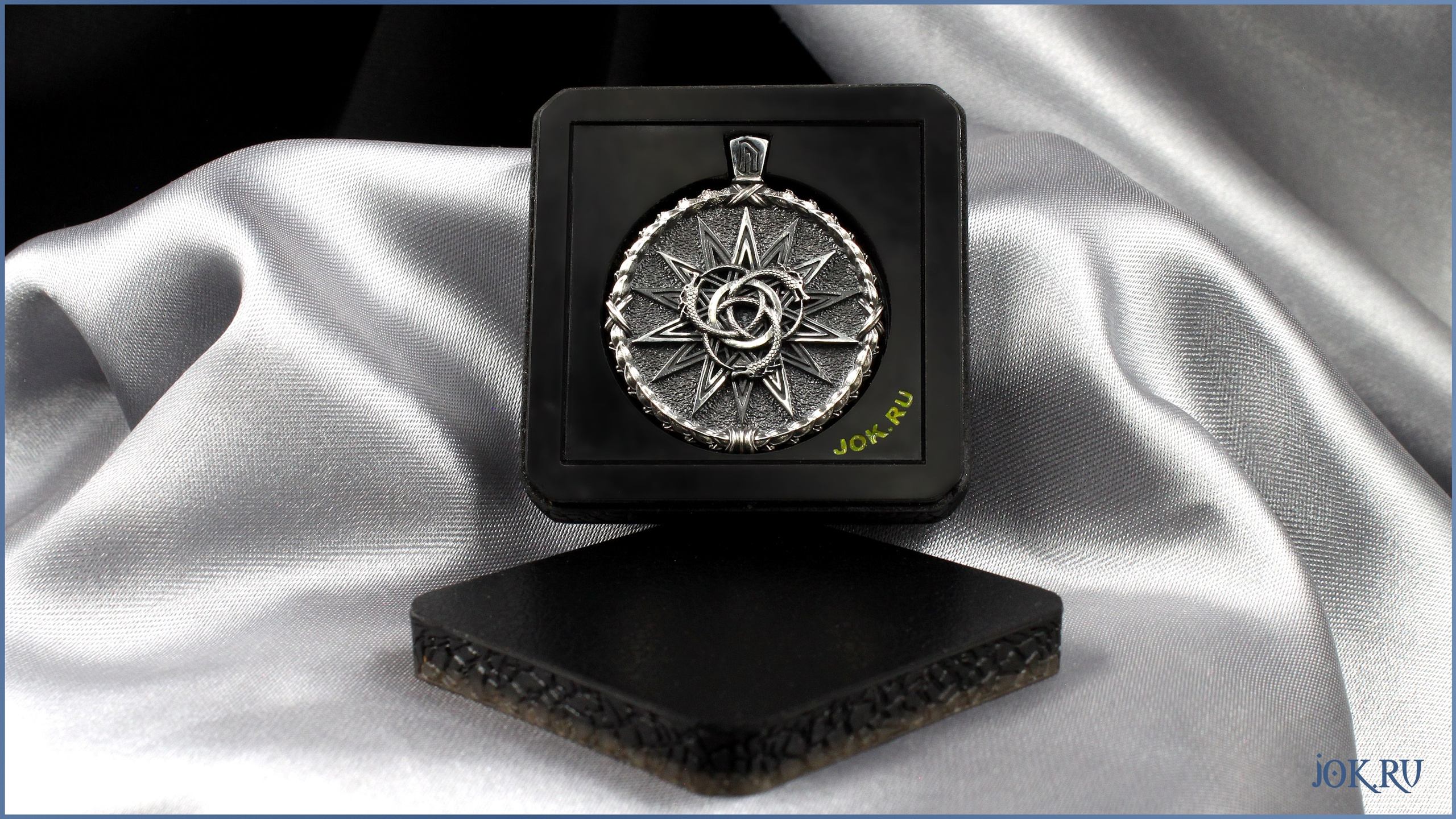 Амулеты и талисманы на заказ по эскизам и фото в Мастерской  Joker-studio. Изготовление украшений и подарочных футляров