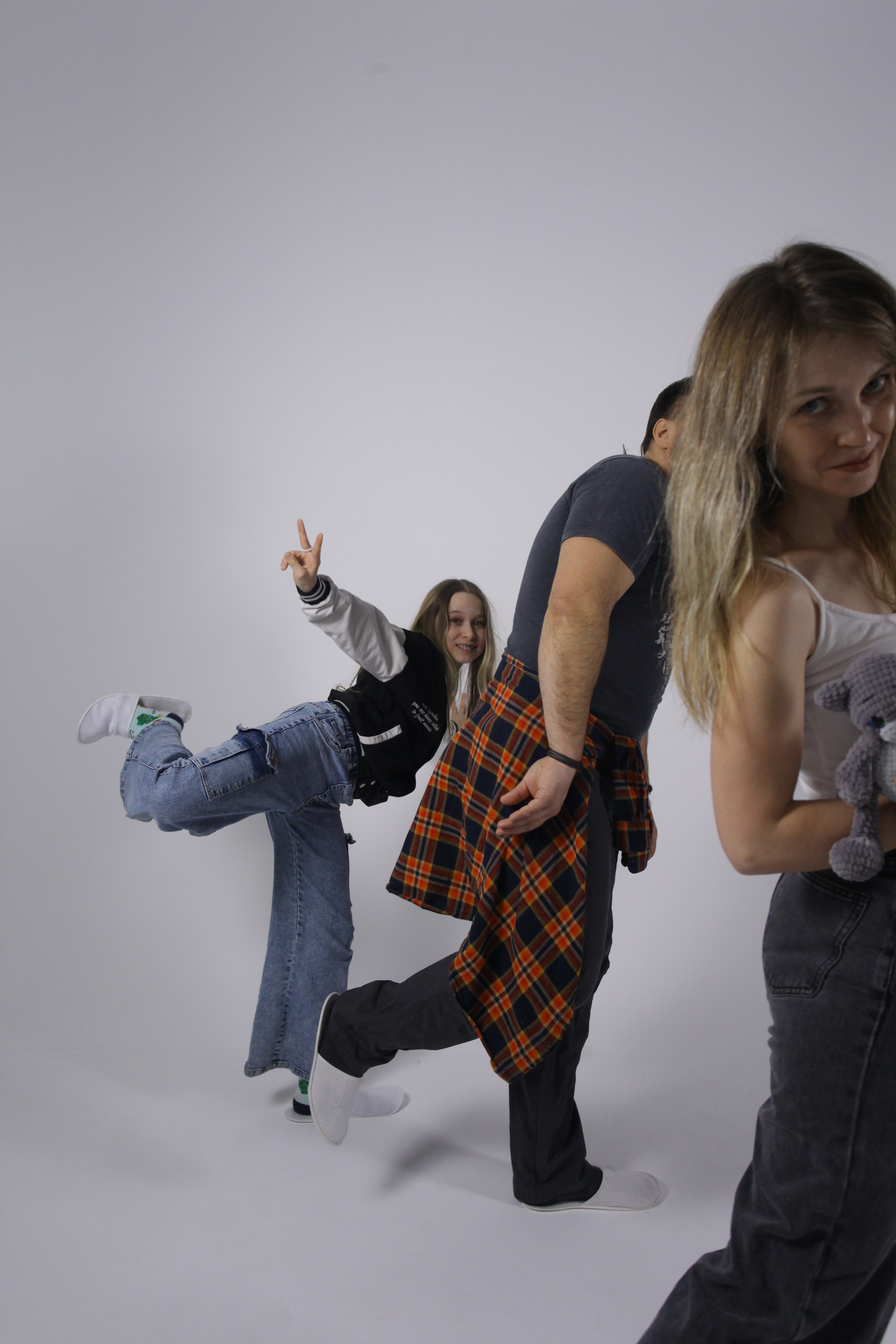 К А Т Я — Л Е Н А — Л Е Ш А. Фотостудия UPART