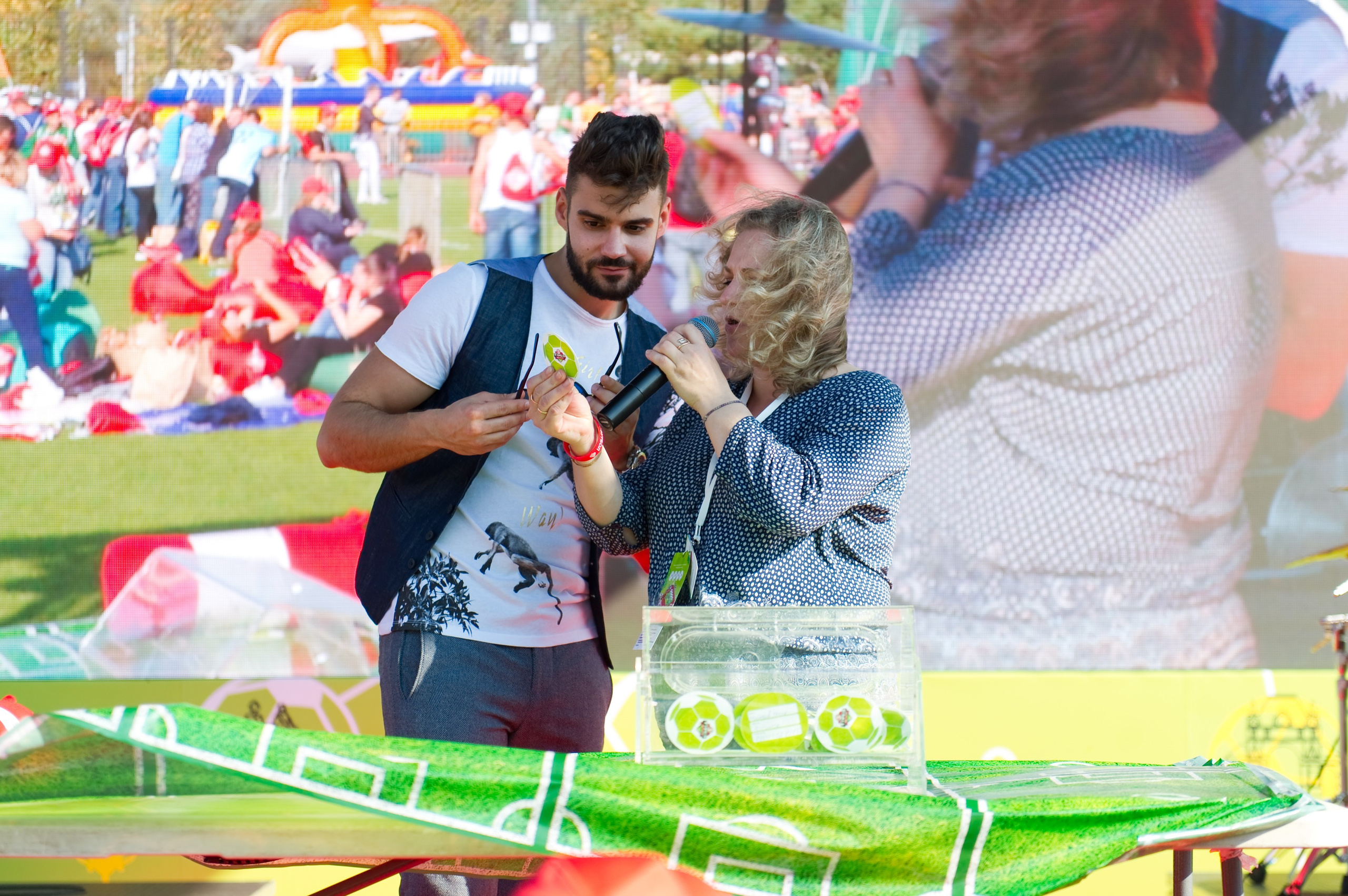 Турбофутбол (корпоративное соревнование «Пятерочки»). Репортажный фотограф и видеограф Слава Думчев. Тимбилдинги, отчетники, корпоративы